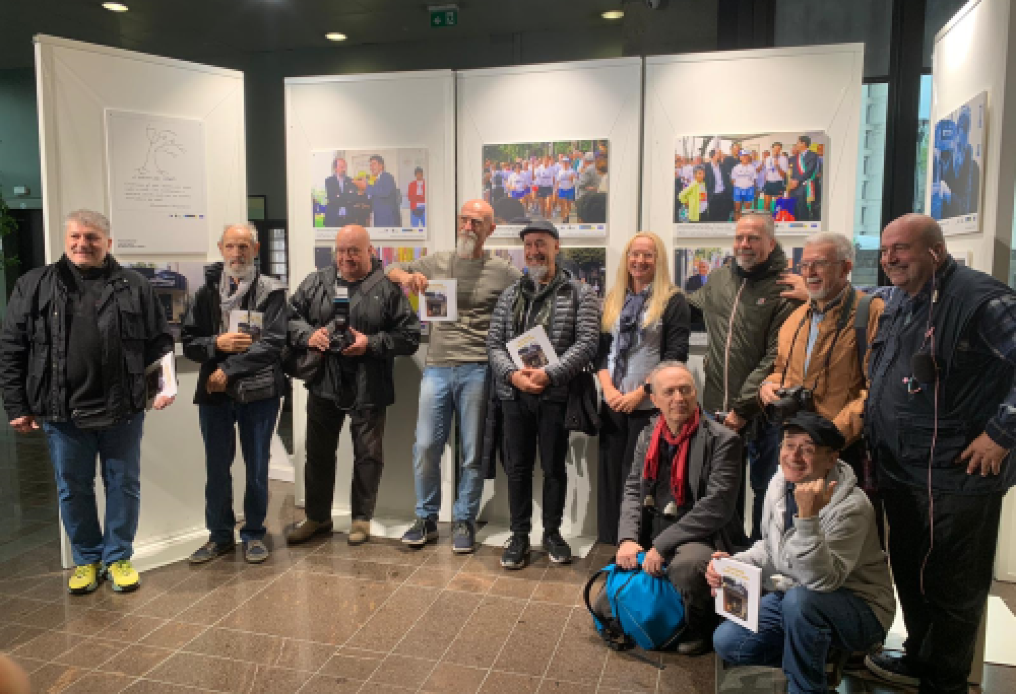 La maggior parte dei fotografi protagonisti della mostra "Casa dei Risvegli Luca De Nigris: vent’anni tra cura e cultura"