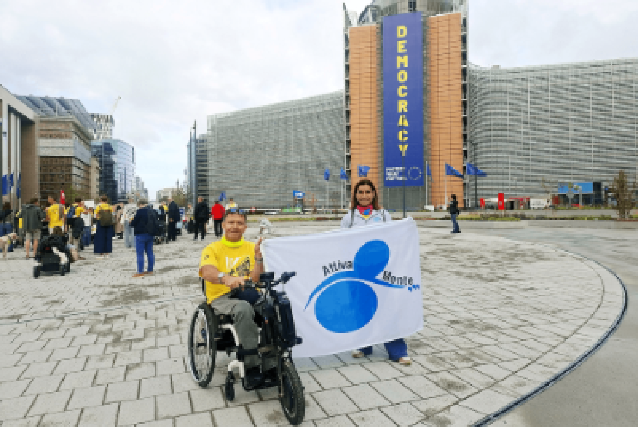 Mirko Tomassoni e Vilma Cervellini, presidente e vicepresidente dell'Associazione sammarinese Attiva-Mente, nel "cuore"" delle Istituzioni europee a Bruxelles, in occasione della recente "Freedom Drive 2026""