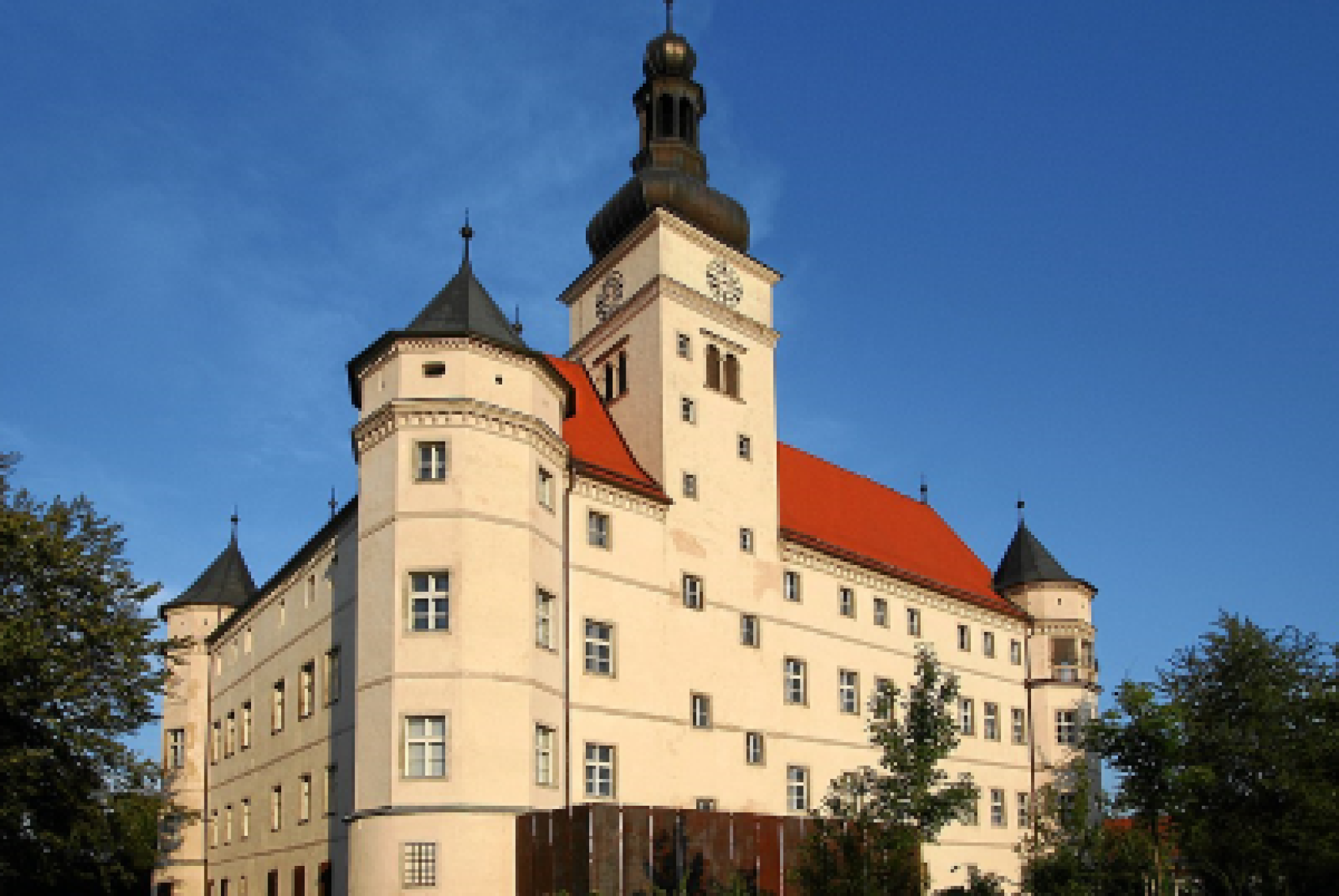Il castello di Hartheim nei pressi di Linz, in Austria, ospedale psichiatrico che divenne un cewntro di sterminio di persone con disabilità, nell'àmbito del programma "Aktion T4"
