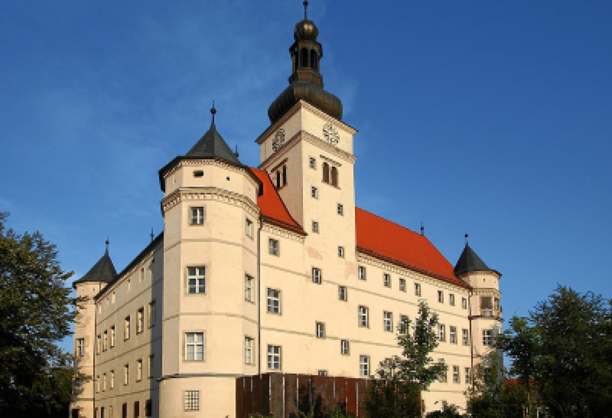 Il castello di Hartheim nei pressi di Linz, in Austria, ospedale psichiatrico che divenne un cewntro di sterminio di persone con disabilità, nell'àmbito del programma "Aktion T4"