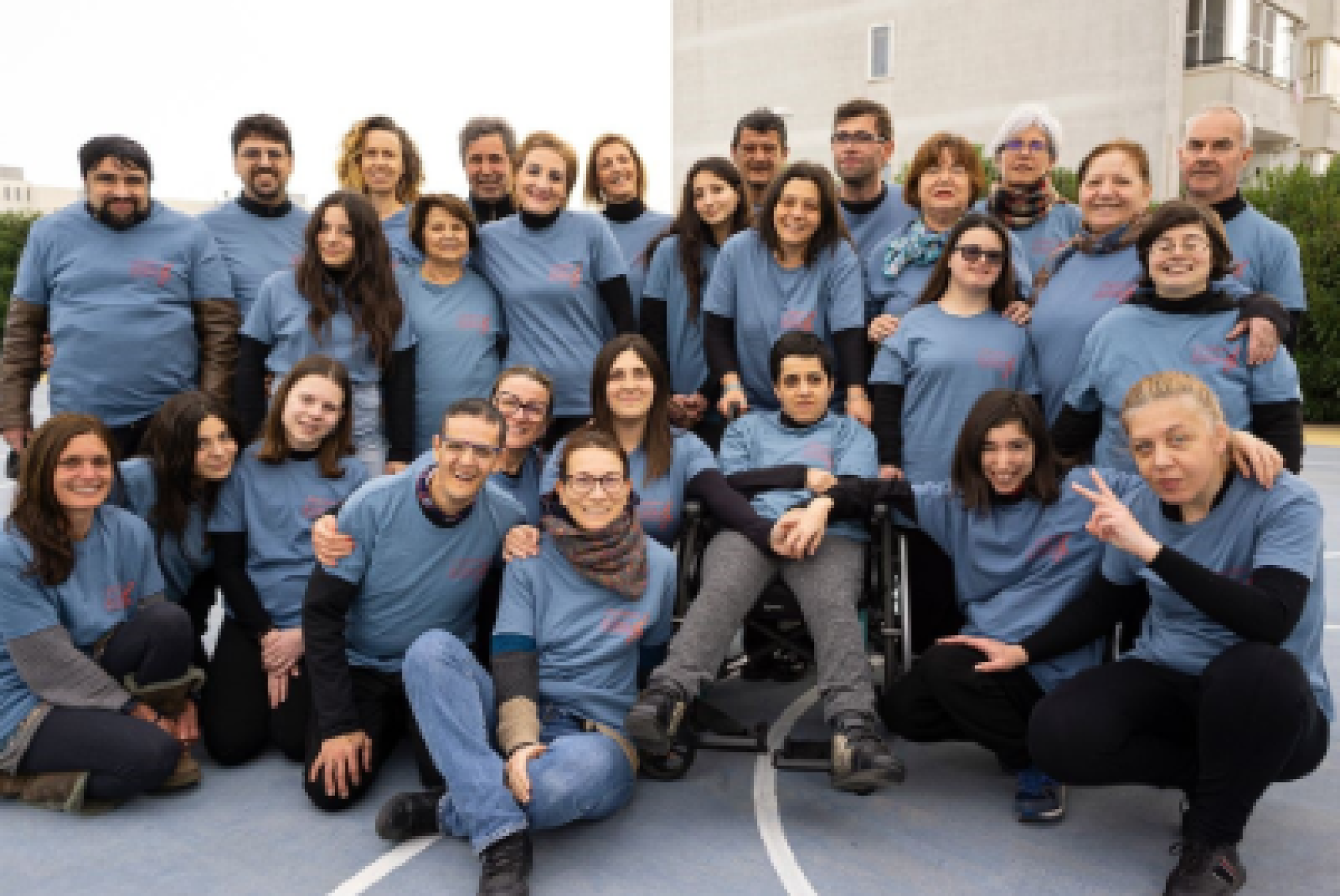 Foto di gruppo per l'Associazione pugliese I Portatori di Gioia la cui direttrice Mafalda Pistillo riceverà il 21 giugno a Ostuni il Premio AIFO "Donne per l'Inclusione 2025"