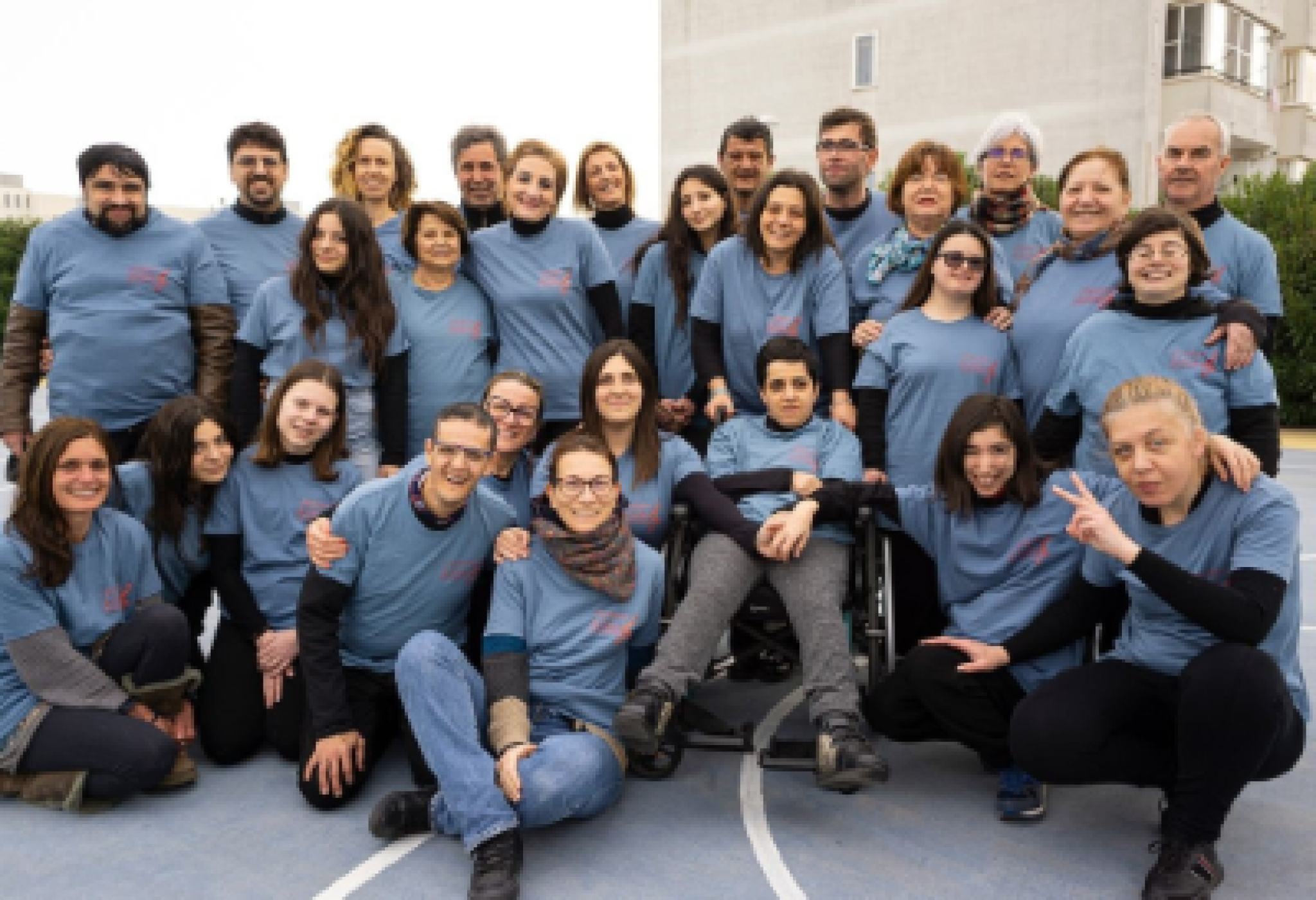 Foto di gruppo per l'Associazione pugliese I Portatori di Gioia la cui direttrice Mafalda Pistillo riceverà il 21 giugno a Ostuni il Premio AIFO "Donne per l'Inclusione 2025"