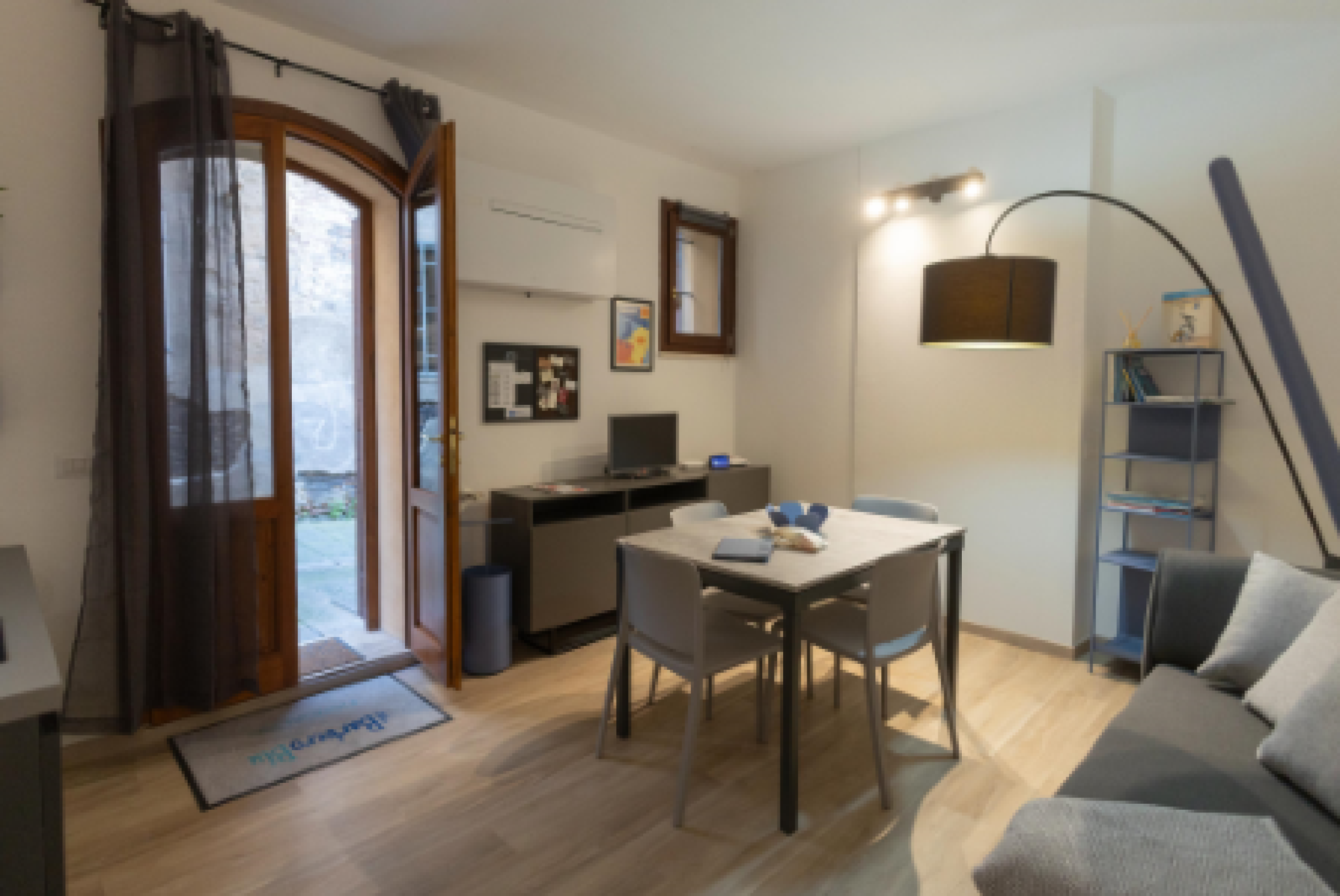 L'interno di uno degli appartamenti del progetto "Il Barbero Blu" di Siena