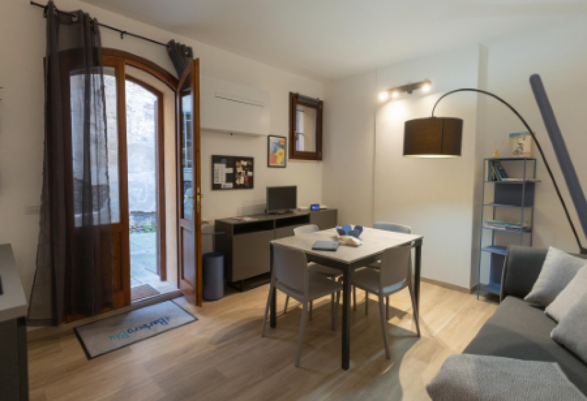 L'interno di uno degli appartamenti del progetto "Il Barbero Blu" di Siena