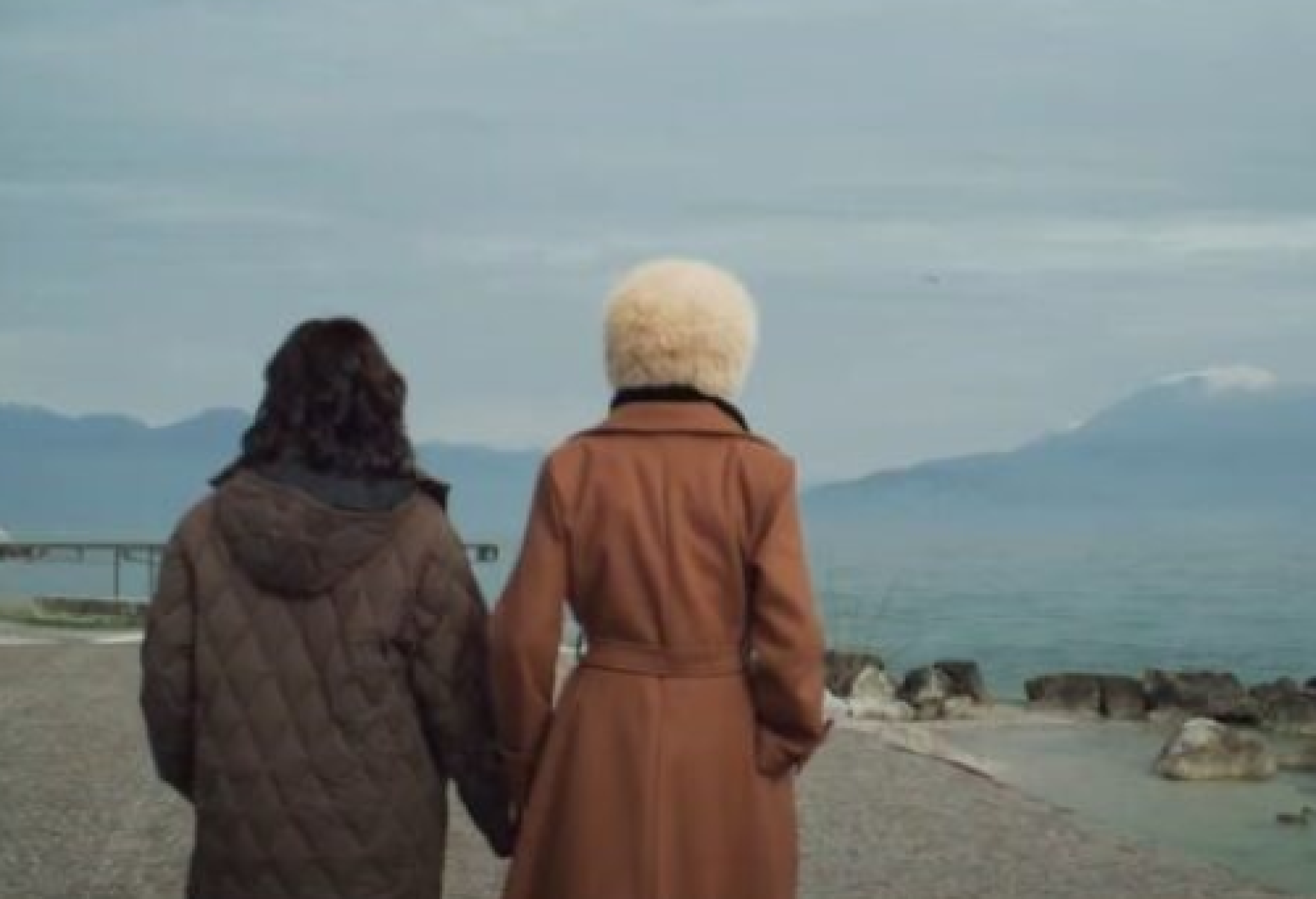 Un fotogramma del cortometraggio "La luce nella crepa"