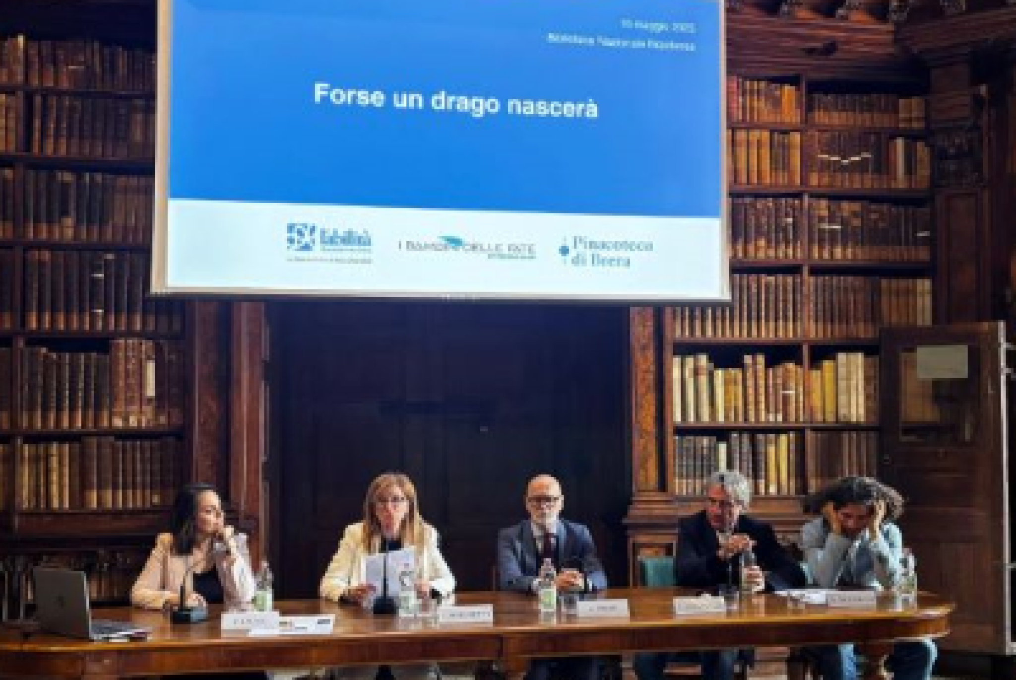 Il tavolo dei relatori durante l'incontro di presentazione del progetto "Forse un drago nascerà"