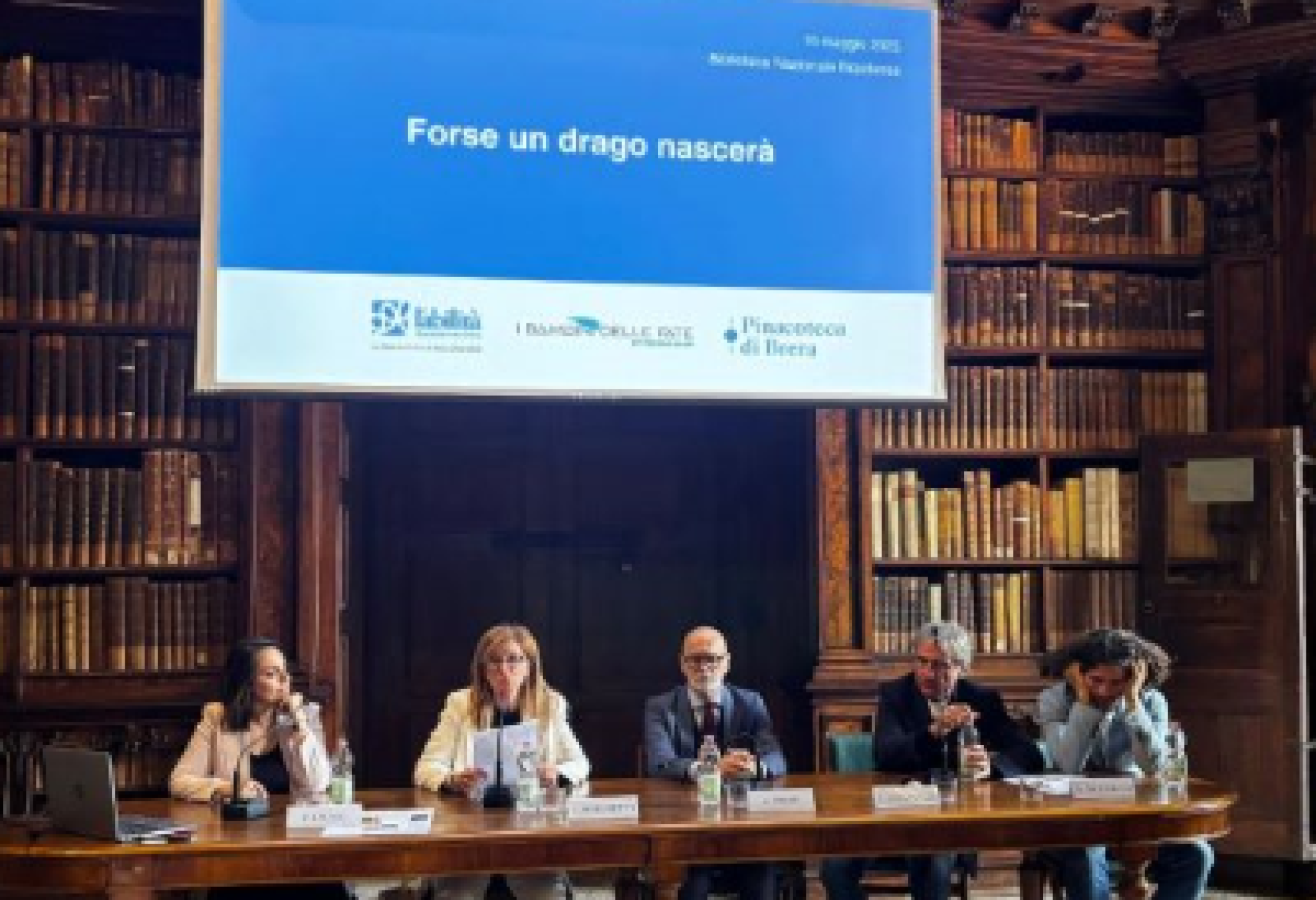Il tavolo dei relatori durante l'incontro di presentazione del progetto "Forse un drago nascerà"