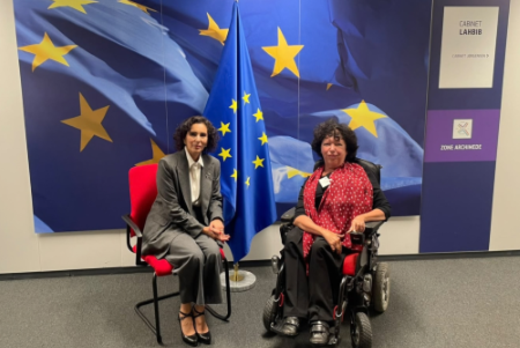 Da sinistra: Hadja Lahbib, commissaria europea per l’Uguaglianza e Gunta Anča, presidente del Forum Europeo sulla Disabilità, durante il recente incontro