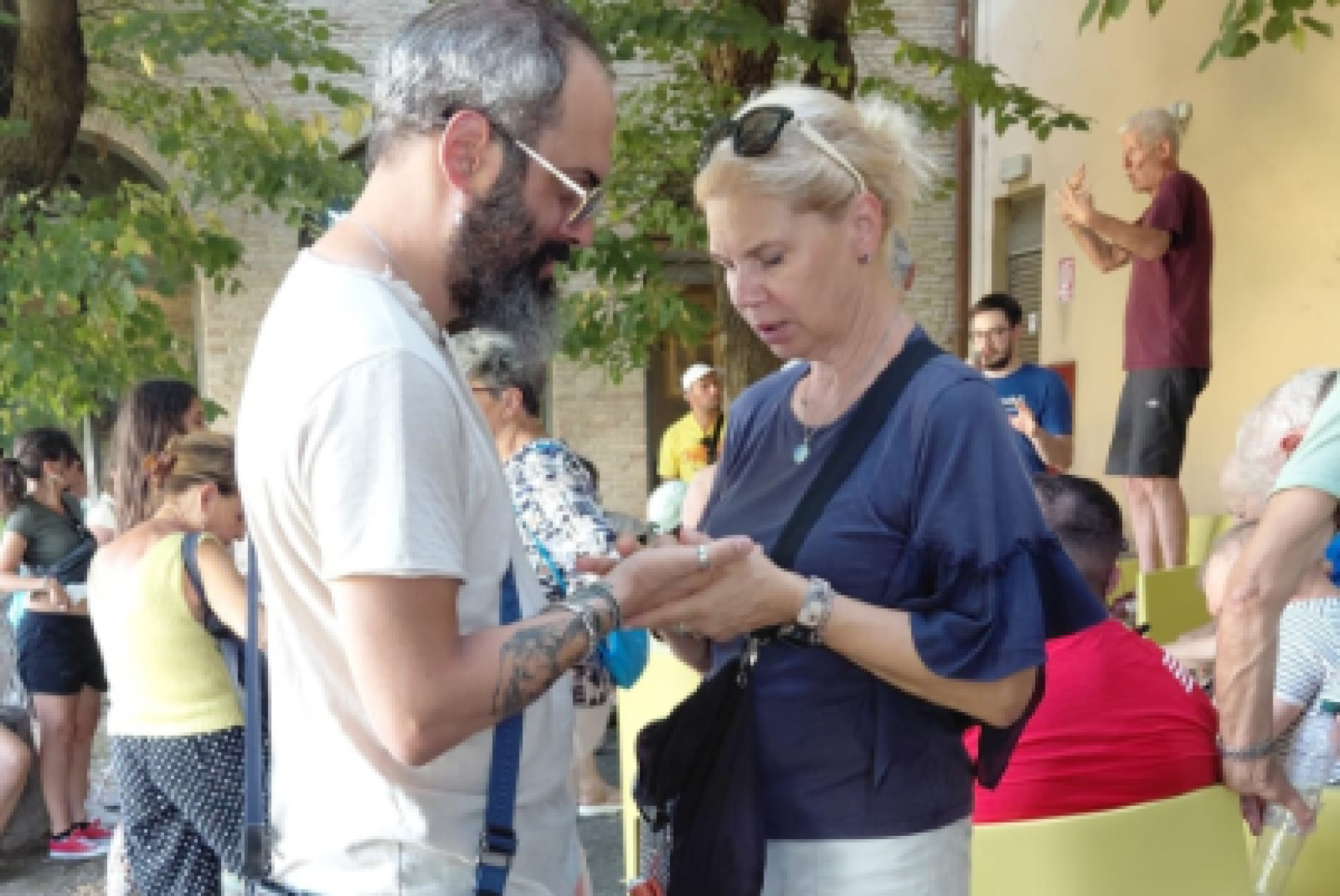 Persone partecipanti ad un soggiorno estivo nelle Marche della Fondazione Lega del Filo d'Oro