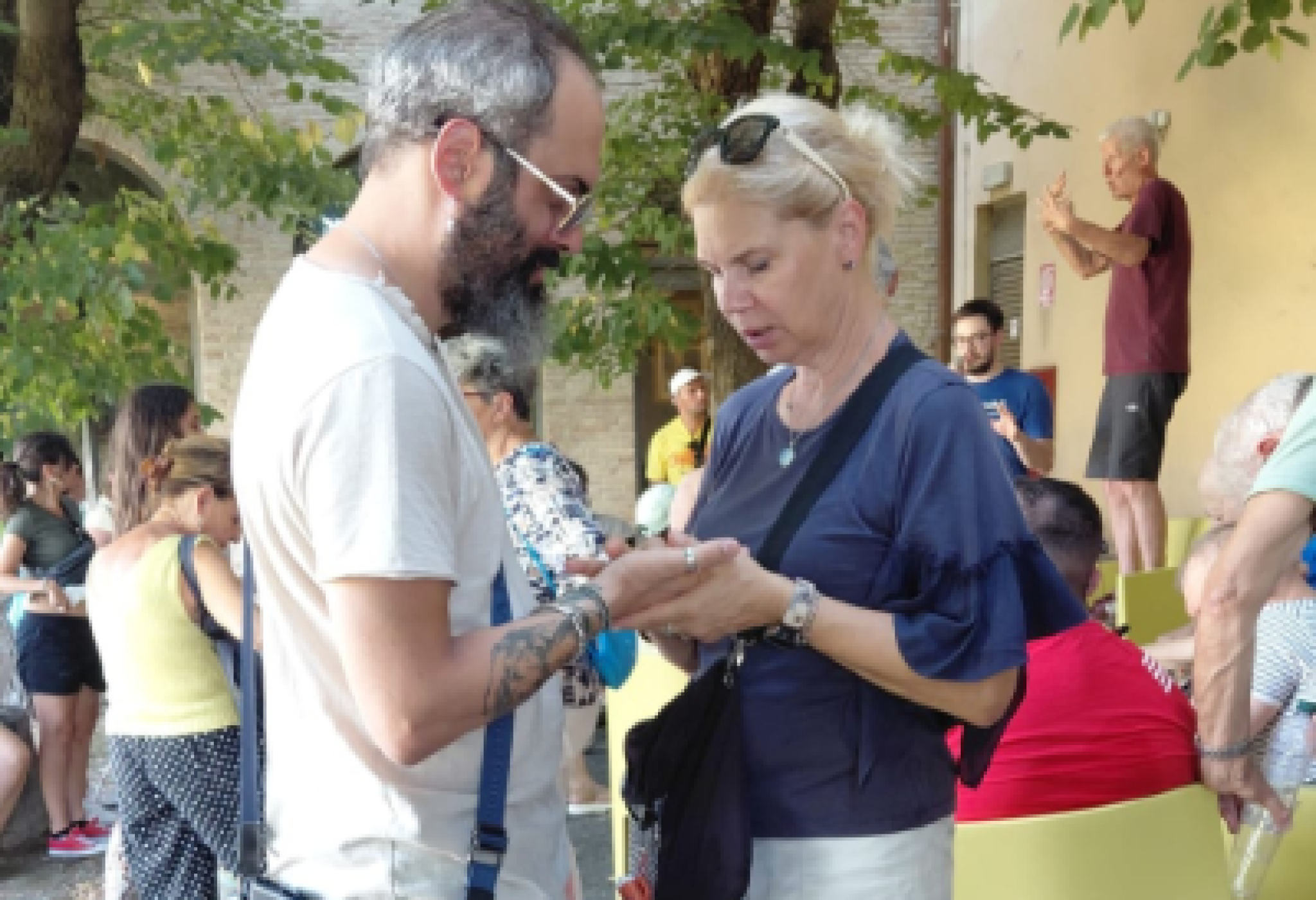 Persone partecipanti ad un soggiorno estivo nelle Marche della Fondazione Lega del Filo d'Oro