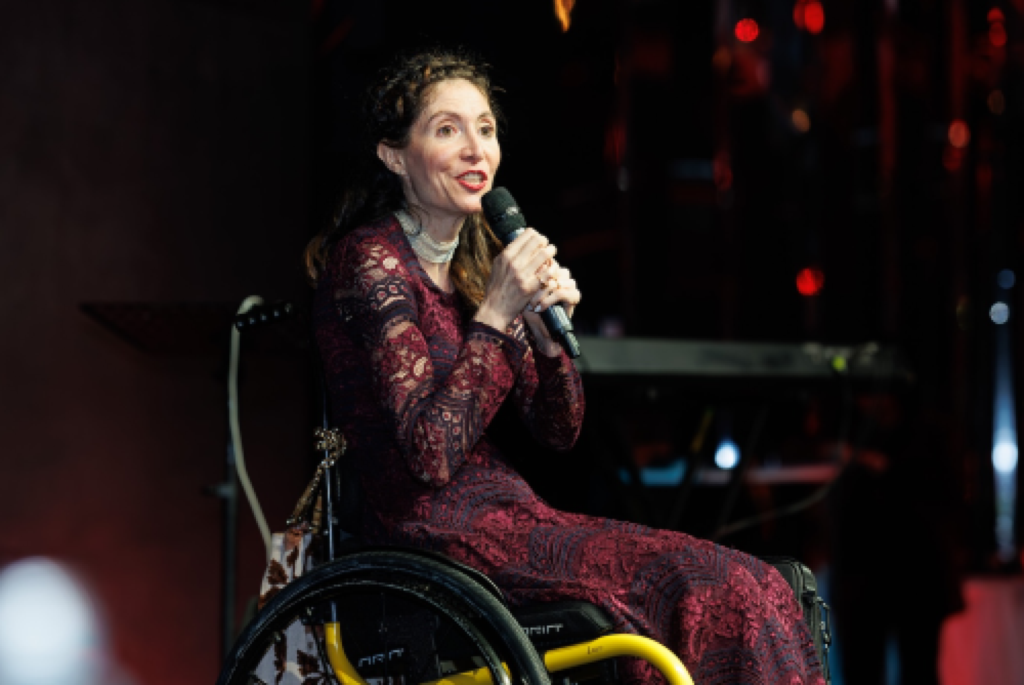 La testimonianza di Linda, donna con sclerosi multipla, ha aperto a Milano la serata della “Charity Dinner AISM 2025”