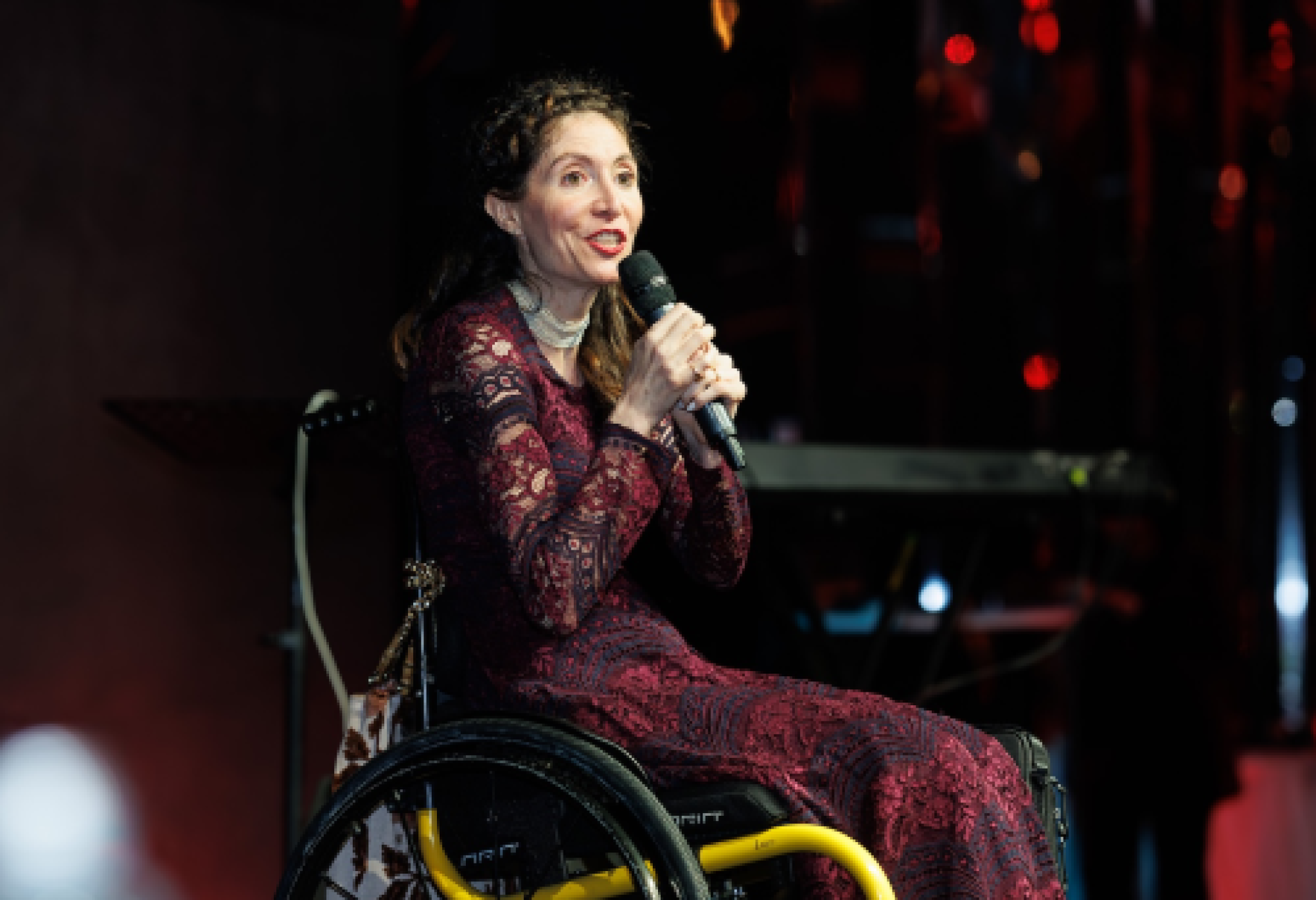 La testimonianza di Linda, donna con sclerosi multipla, ha aperto a Milano la serata della “Charity Dinner AISM 2025”