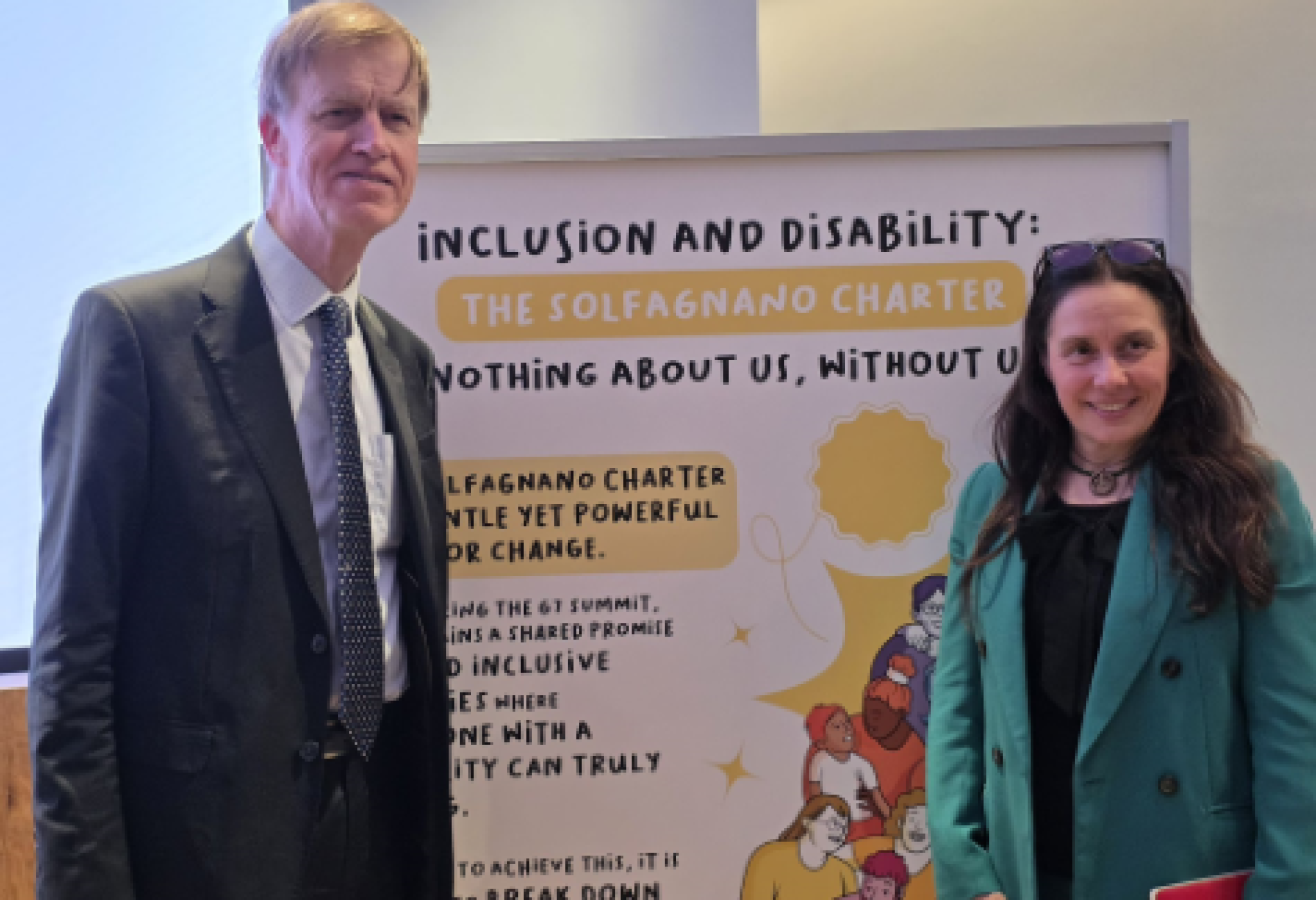 Il ministro di Stato inglese per la Sicurezza Sociale e la Disabilità Stephen Timms e la ministra per le Disabilità del nostro Paese Alessandra Locatelli all'inaugurazione della mostra a Londra