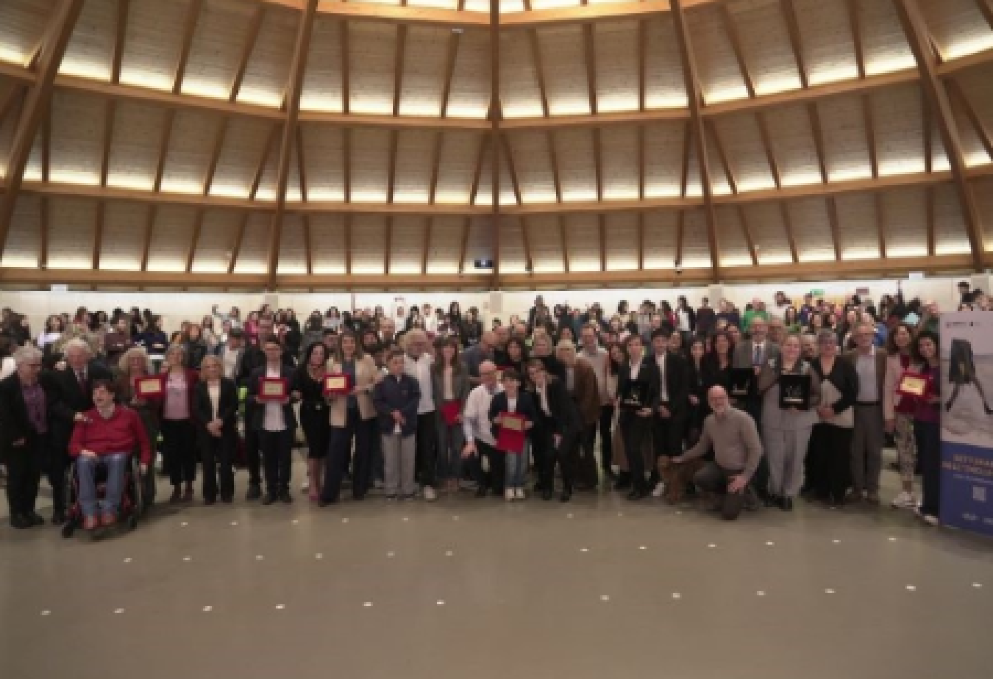 Foto di gruppo per la cerimonia conclusiva a Macerata del "Premio Inclusione 3.0"