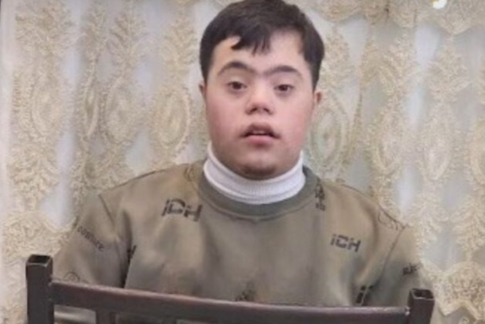 Mahadi Al Arabi, il giovane con sindrome di Down che nel video viene inseguito e trascinato a terra da alcuni soldati