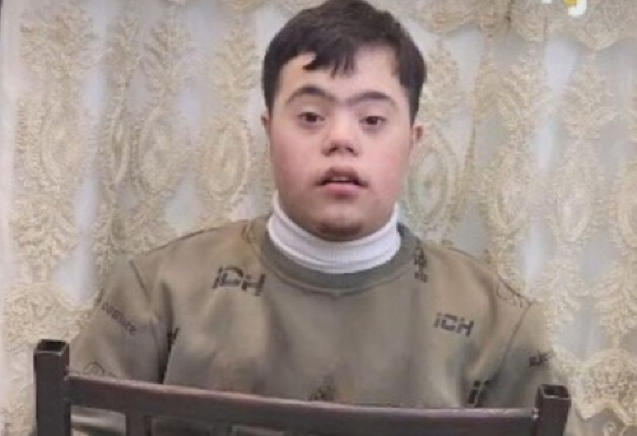 Mahadi Al Arabi, il giovane con sindrome di Down che nel video viene inseguito e trascinato a terra da alcuni soldati