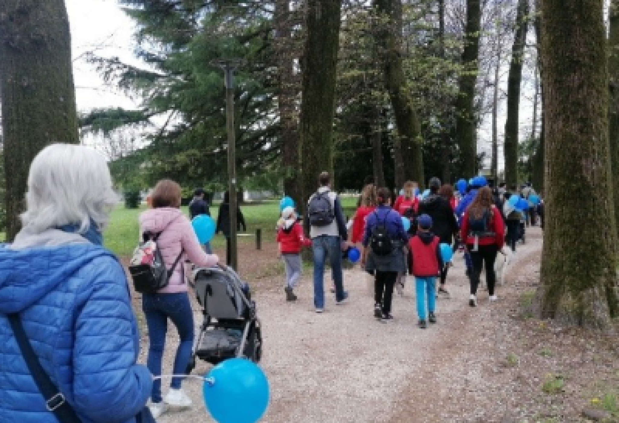 Immagine di una delle precedenti edizioni della "Marcia in Blu per l'Autismo"