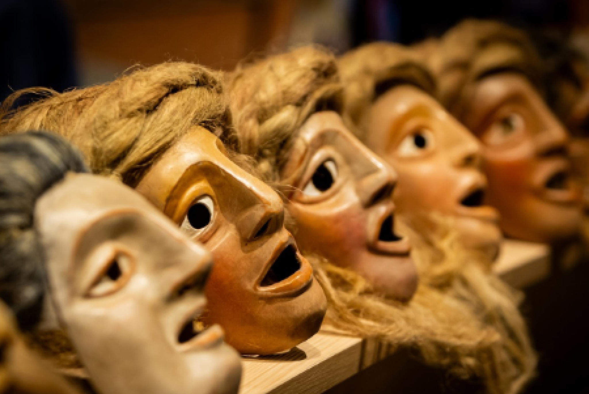 Riproduzioni delle maschere teatrali del Museo di Lipari (foto di Alessandro Villa)