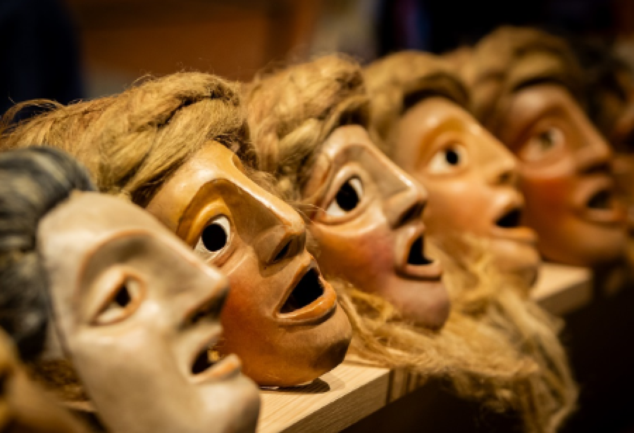 Riproduzioni delle maschere teatrali del Museo di Lipari (foto di Alessandro Villa)