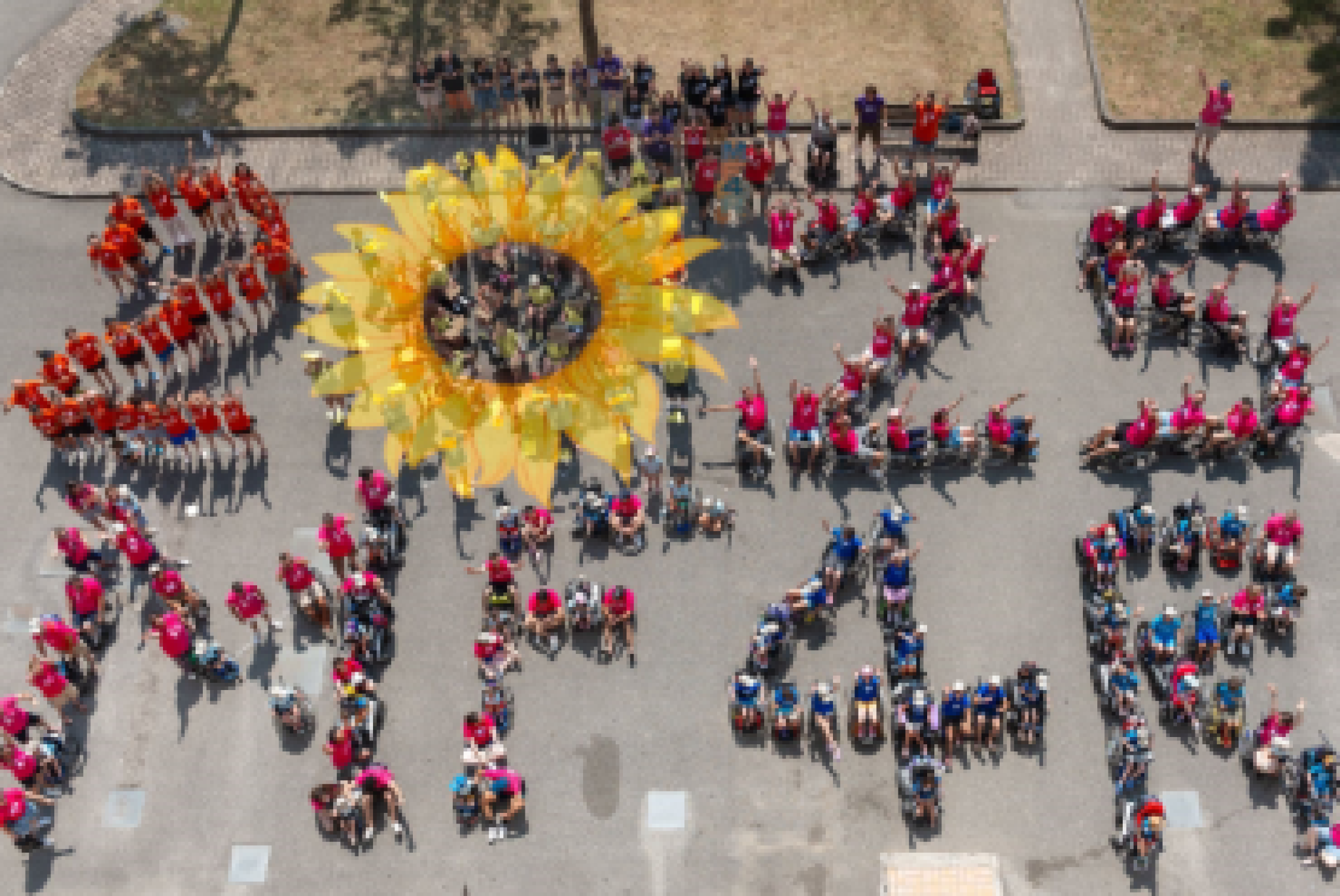 Una bella immagine dall'alto dell'edizione 2025 di "Mio figlio ha una 4 ruote" a Lignano Sabbiadoro (Udine)