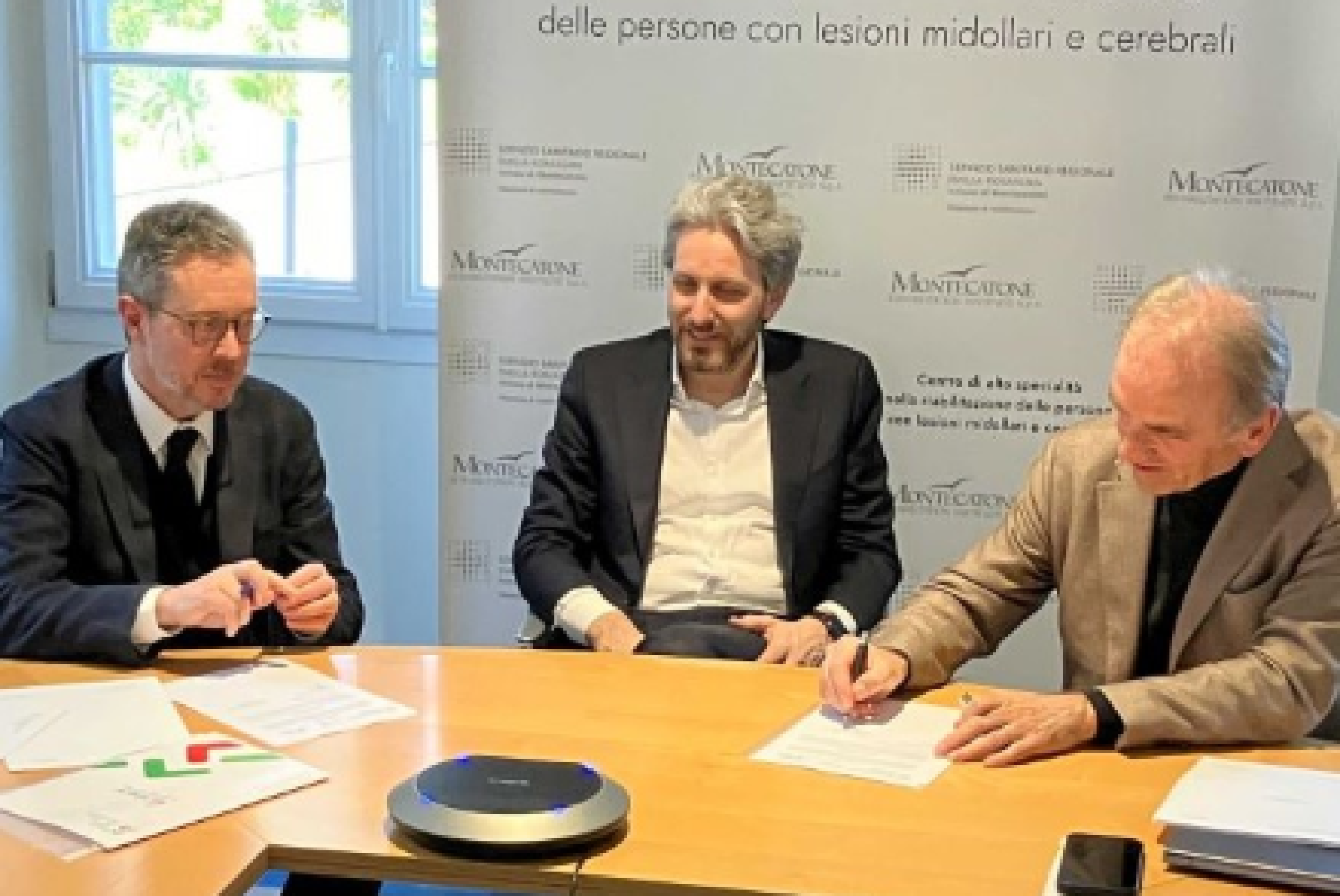 Da sinistra Paolo Iannini, direttore dell’Agenzia Regionale per il Lavoro dell’Emilia Romagna, Giovanni Paglia, assessore regionale al Lavoro e allo Sviluppo Economico e Mario Tubertini, commissario straordinario e già direttore generale dell’Istituto Riabilitativo Montecatone