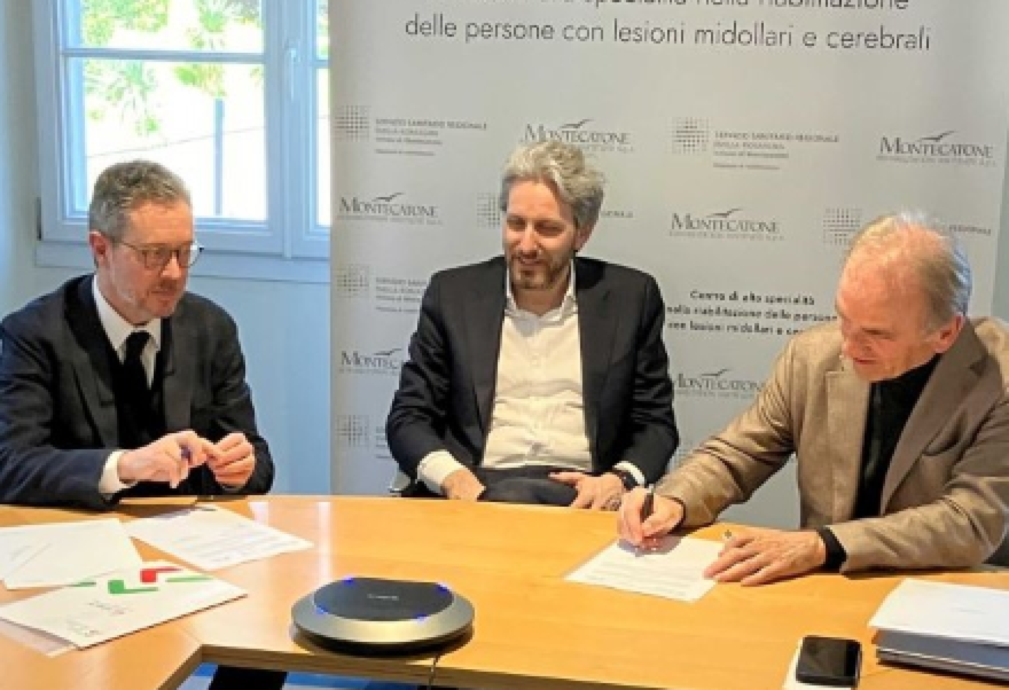Da sinistra Paolo Iannini, direttore dell’Agenzia Regionale per il Lavoro dell’Emilia Romagna, Giovanni Paglia, assessore regionale al Lavoro e allo Sviluppo Economico e Mario Tubertini, commissario straordinario e già direttore generale dell’Istituto Riabilitativo Montecatone