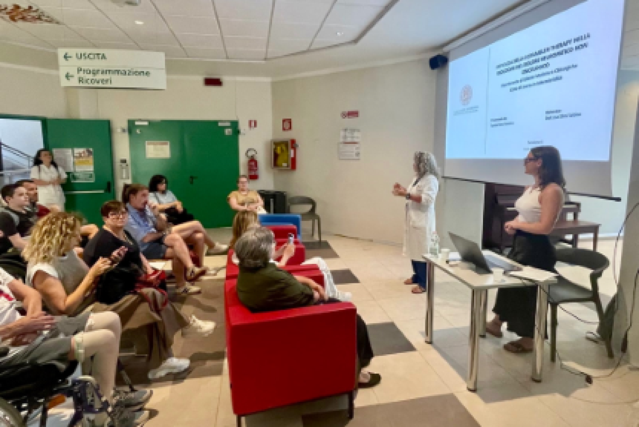 Un momento della presentazione all'Istituto Montecatone della tesi di laurea dedicata da Morena Tamborrino alla "Scrambler Therapy"