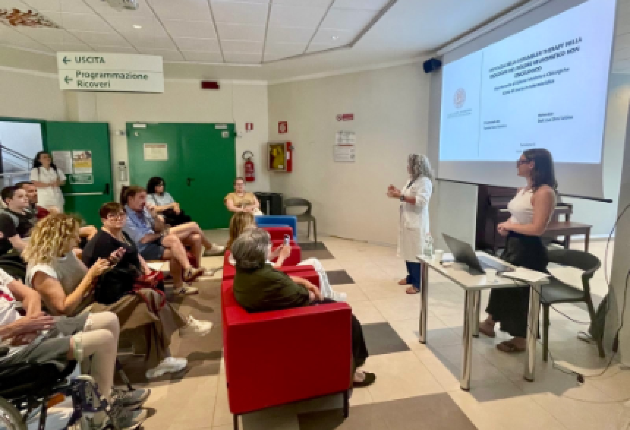 Un momento della presentazione all'Istituto Montecatone della tesi di laurea dedicata da Morena Tamborrino alla "Scrambler Therapy"