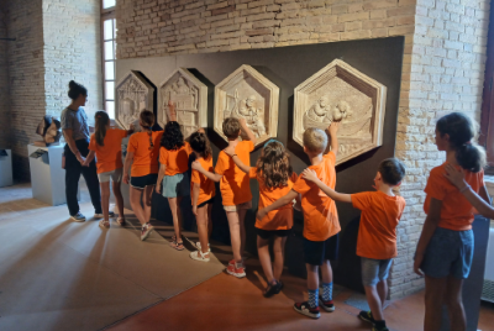 Bambini e bambine delle scuole al Museo Omero di Ancona