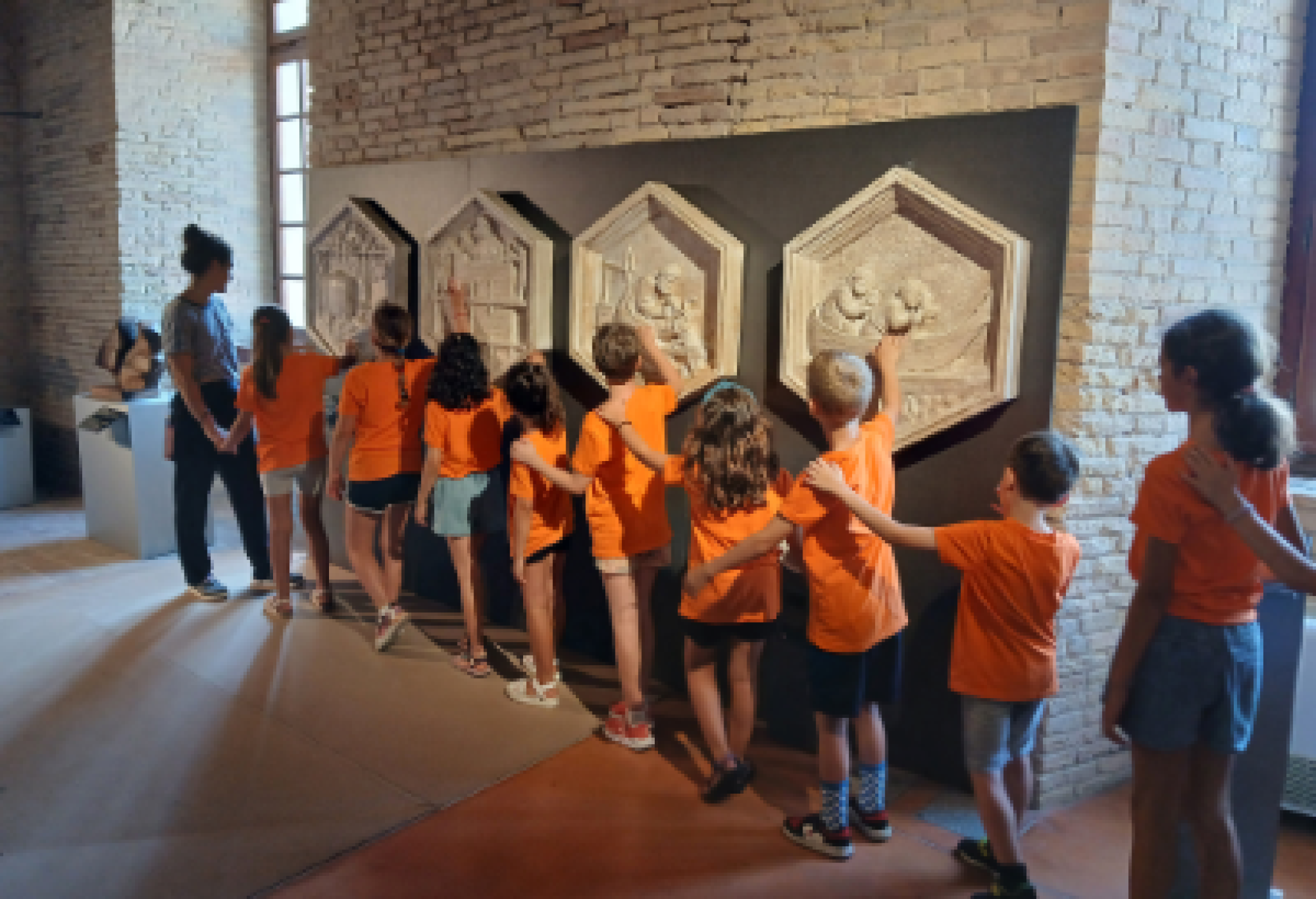 Bambini e bambine delle scuole al Museo Omero di Ancona