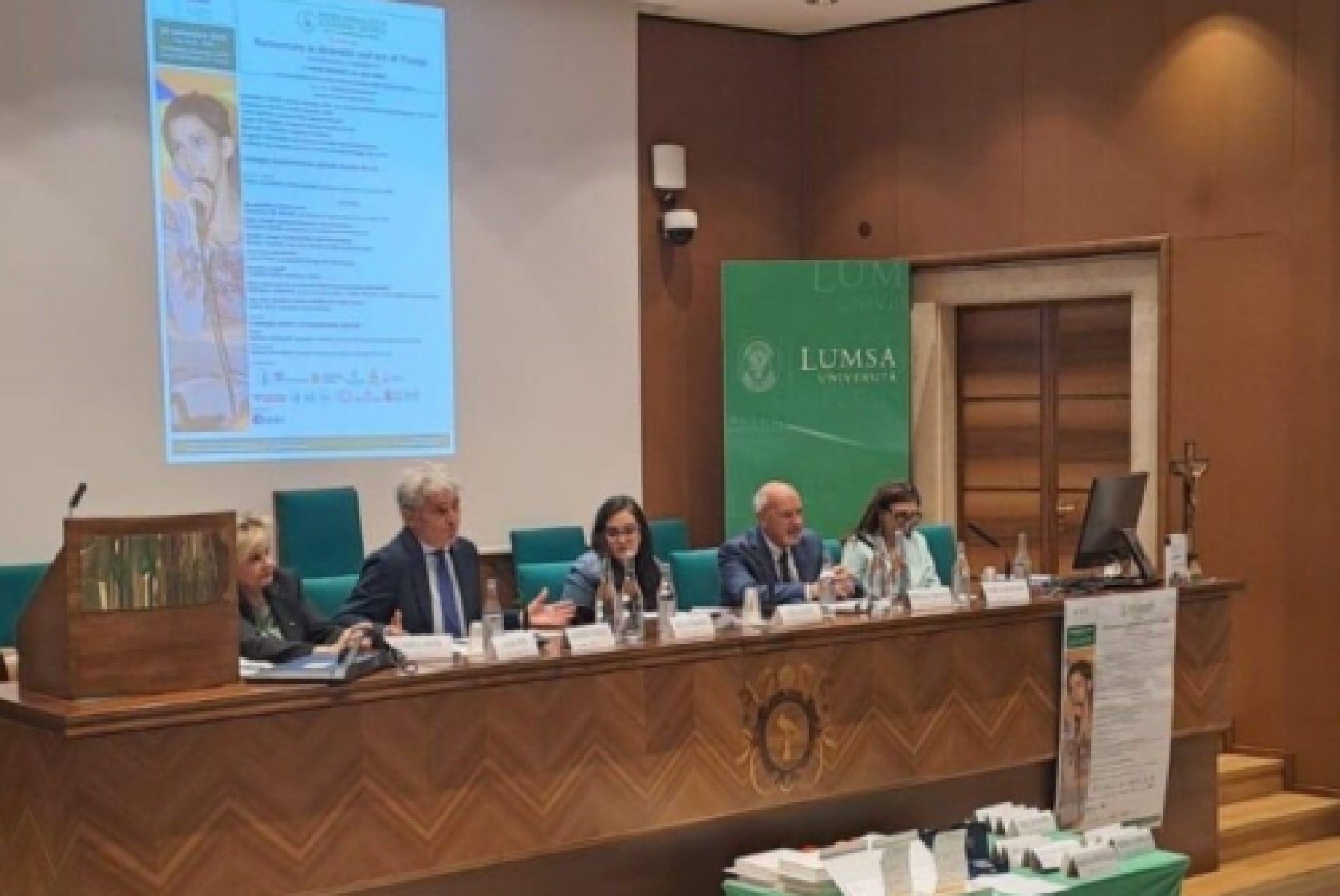 Il tavolo dei relatori durante la cerimonia conclusiva del 9° Premio Giornalistico Alessandra Bisceglia per la Comunicazione Sociale
