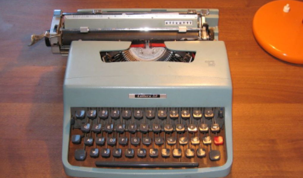 La "storica" macchina da scrivere "Lettera 32" della Olivetti