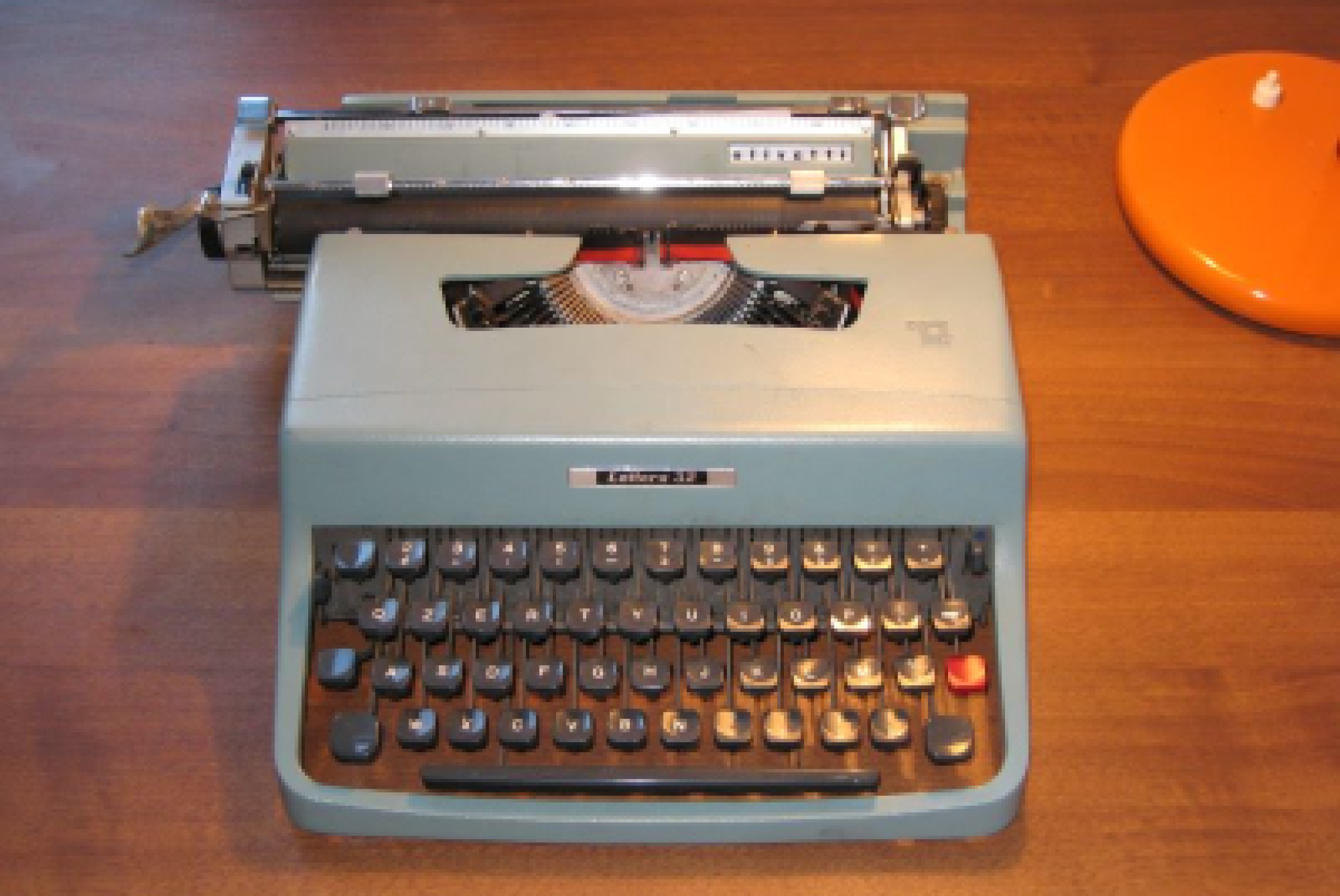 La "storica" macchina da scrivere "Lettera 32" della Olivetti