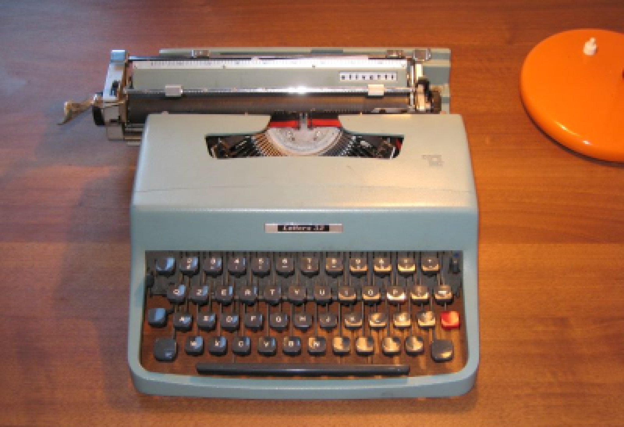 La "storica" macchina da scrivere "Lettera 32" della Olivetti