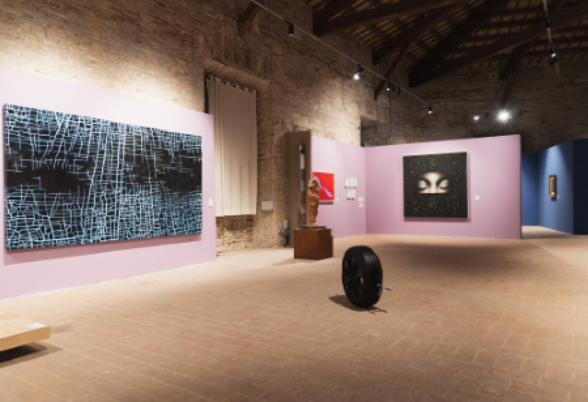 Una delle sale della mostra "Erratica" alla Mole Vanvitelliana di Ancona, che sarà coinvolta nelle iniziative dei prossimi giorni proposte dal Museo Omero