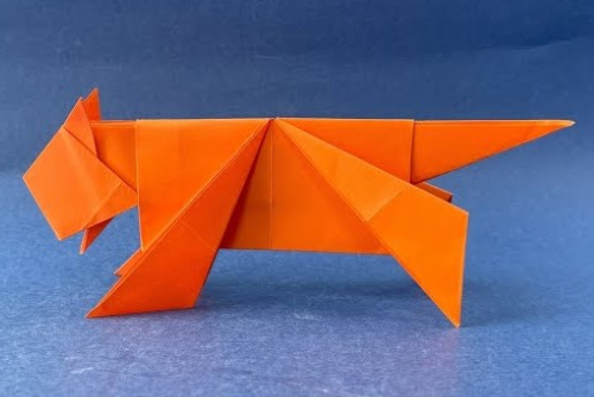 Una tigre di carta realizzata con gli origami