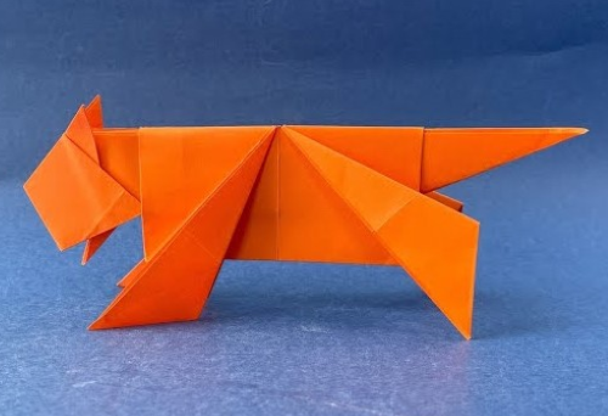 Una tigre di carta realizzata con gli origami