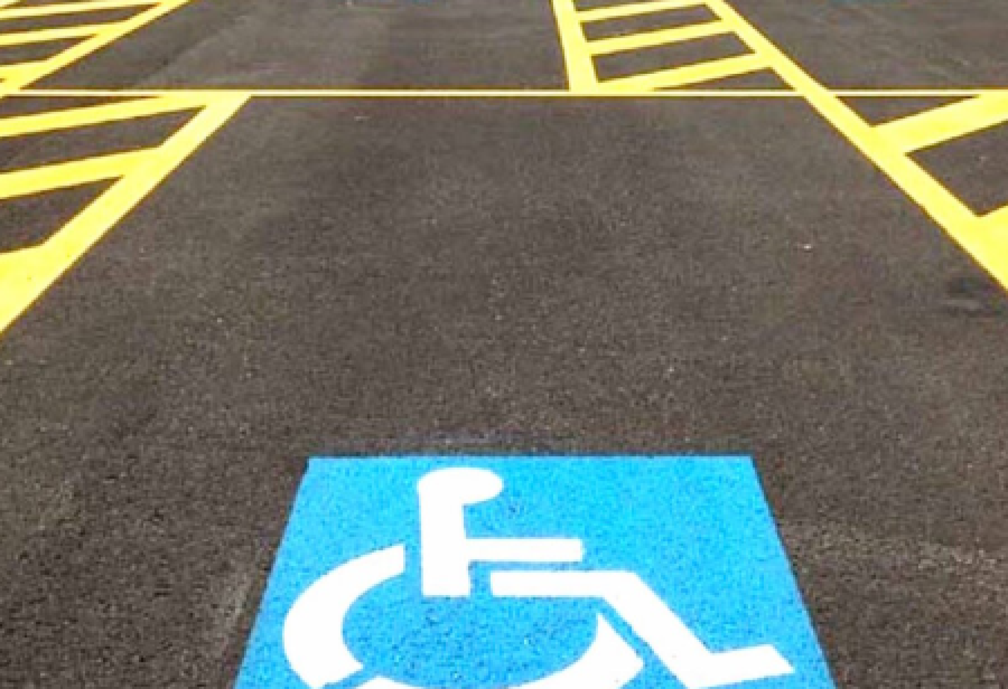 Con le modifiche al Codice della Strada, sono state tra l'altro anche inasprite le sanzioni previste per la sosta e la fermata negli spazi riservati ai veicoli per persone con disabilità