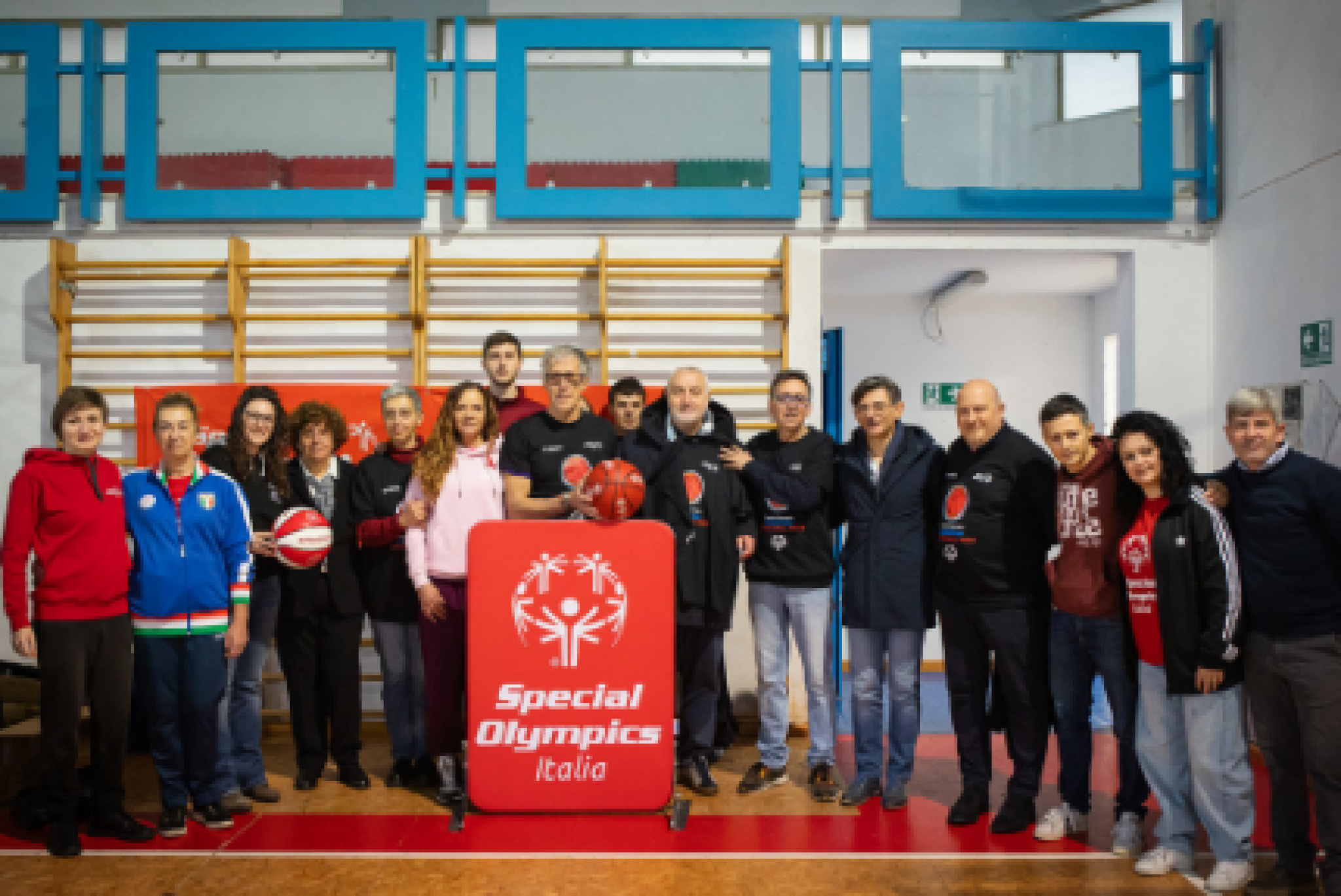 Foto di gruppo per la presentazione a Rieti degli eventi italiani della ventiduesima "Special Olympics European Basketball Week"