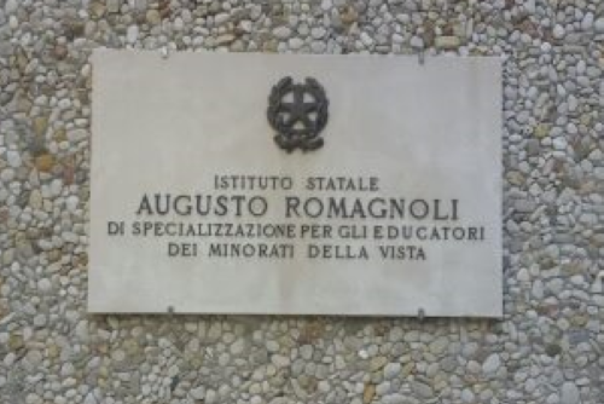 L'Istituto Statale Augusto Romagnoli di Roma è subentrato alla precedente "Regia Scuola di Metodo per insegnanti e maestri istitutori dei ciechi"