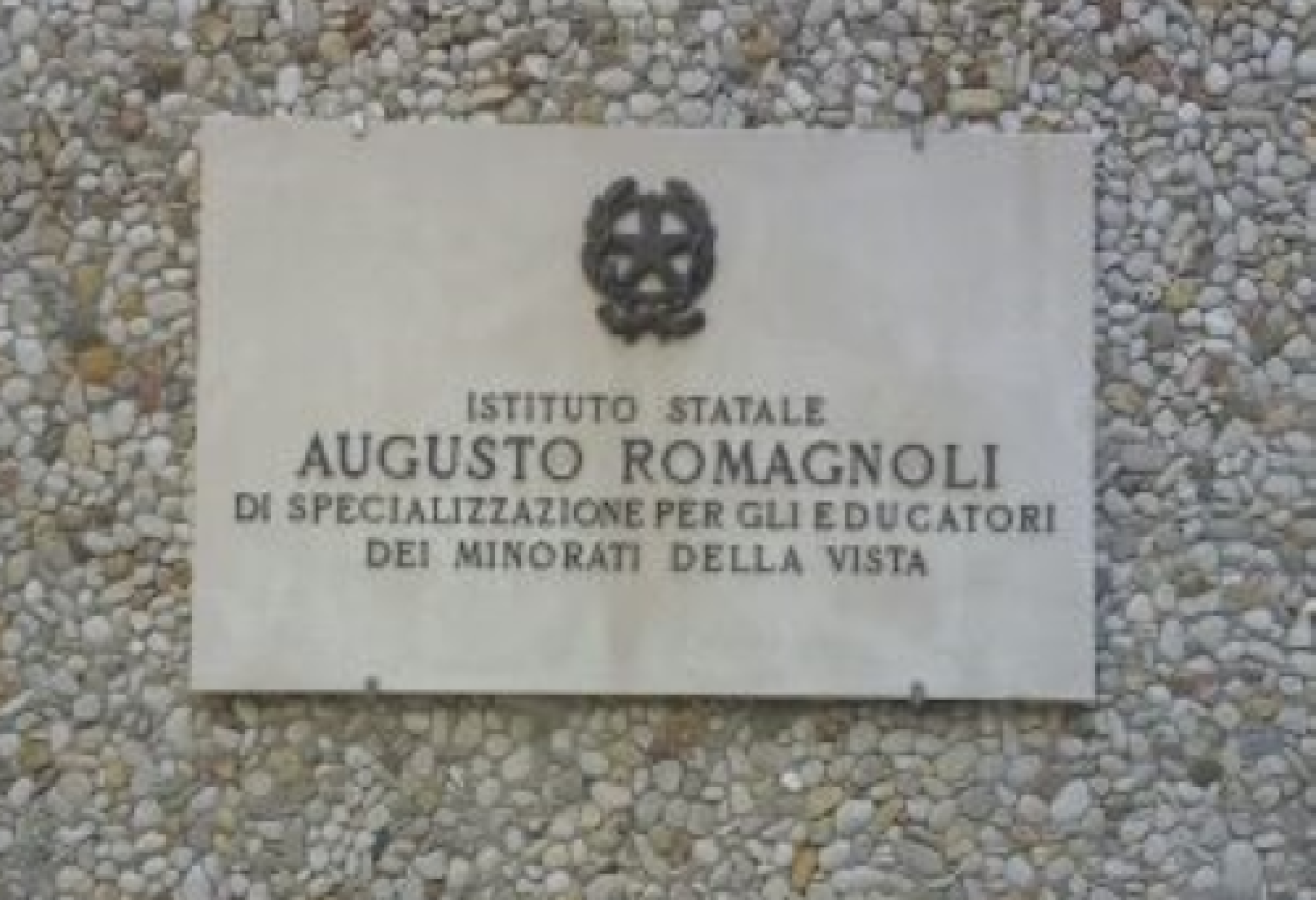 L'Istituto Statale Augusto Romagnoli di Roma è subentrato alla precedente "Regia Scuola di Metodo per insegnanti e maestri istitutori dei ciechi"