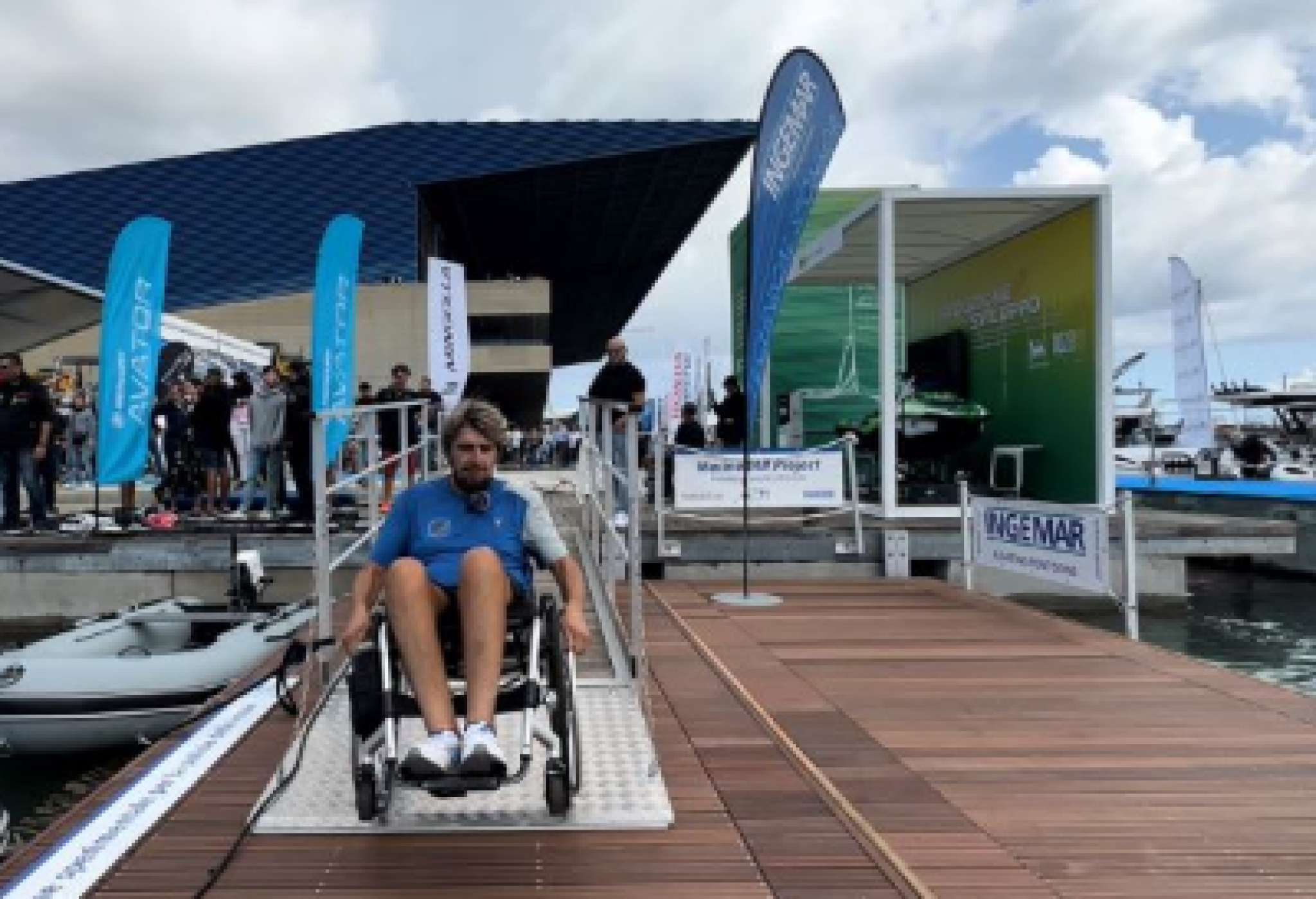 Il velista Marco Rossato su una piattaforma accessibile