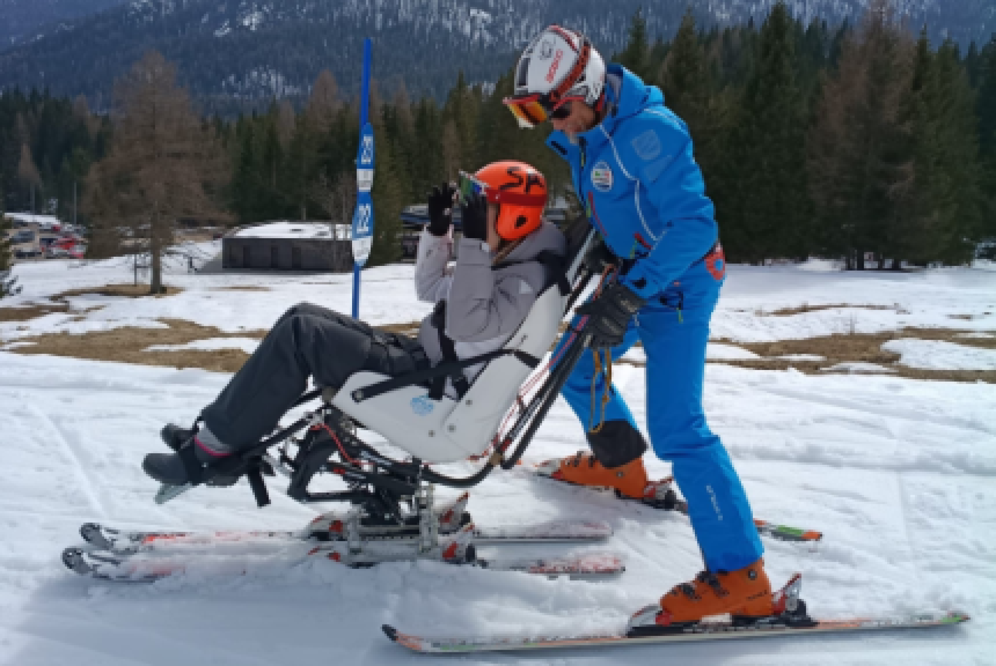 "SAPRE Bianco": un padre e un figlio scendono insieme lungo una delle piste olimpiche, non più come spettatore e passeggero, ma come un unico equipaggio