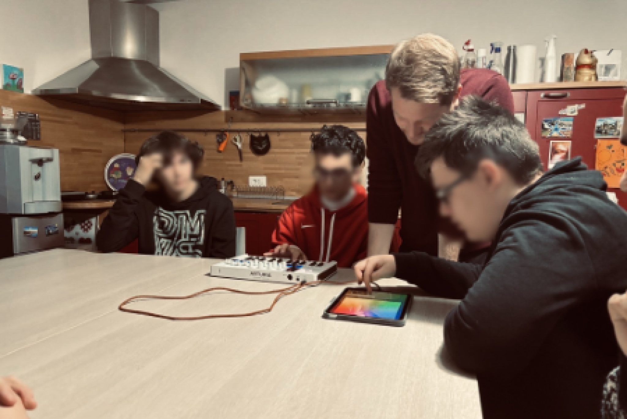 Un'immagine del laboratorio musicale condotto da Matteo Scapin