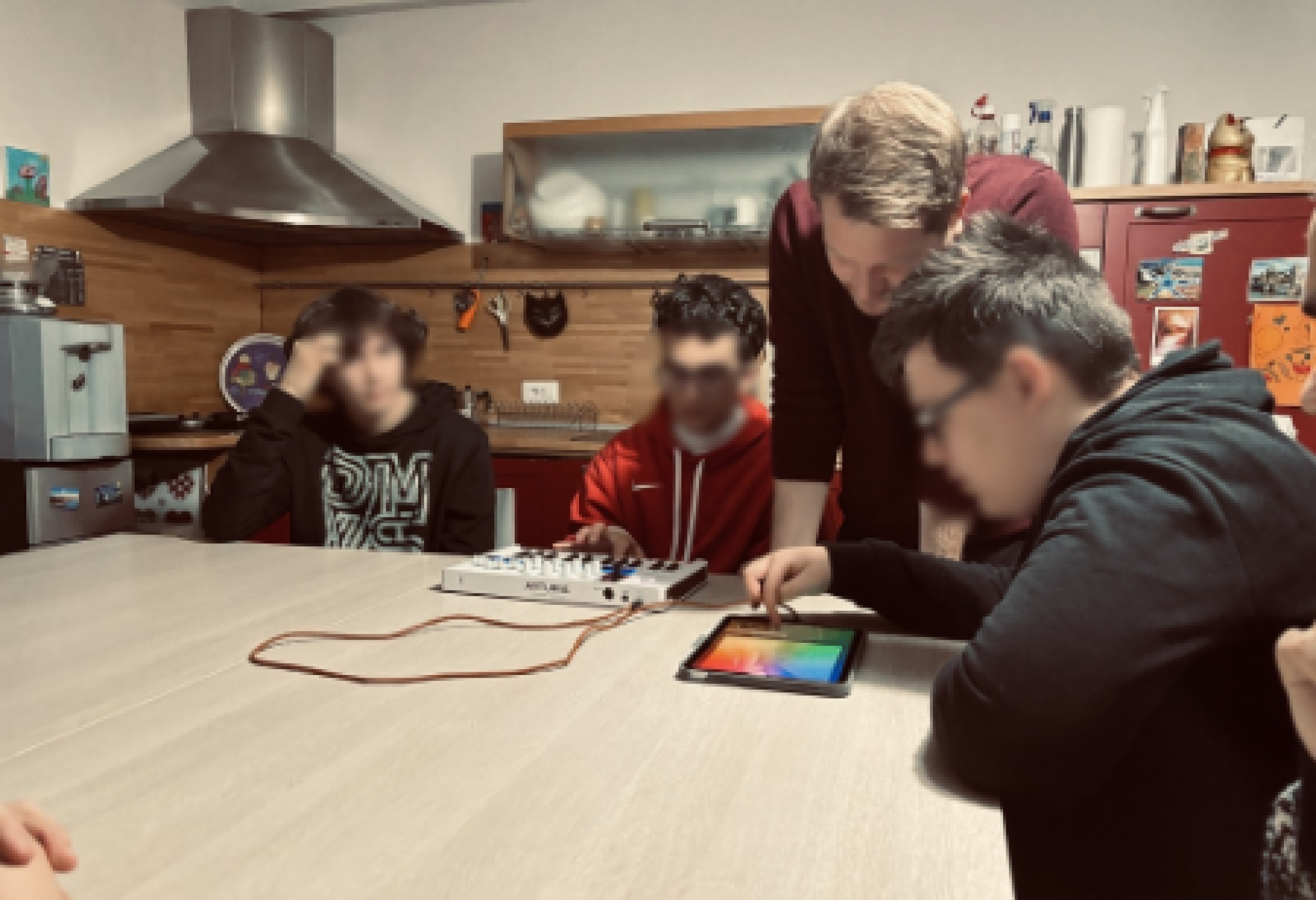 Un'immagine del laboratorio musicale condotto da Matteo Scapin