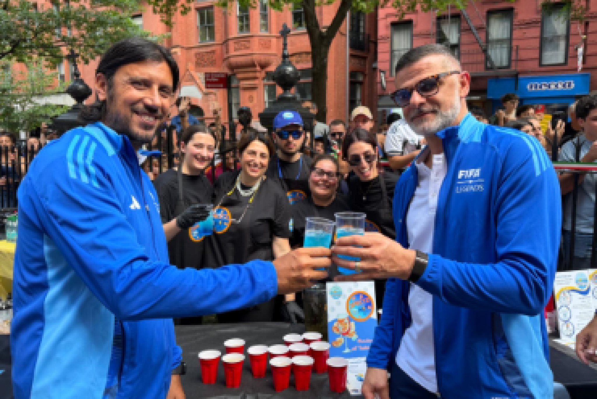 Il gruppo di "SpritzAut" per le strade di New York