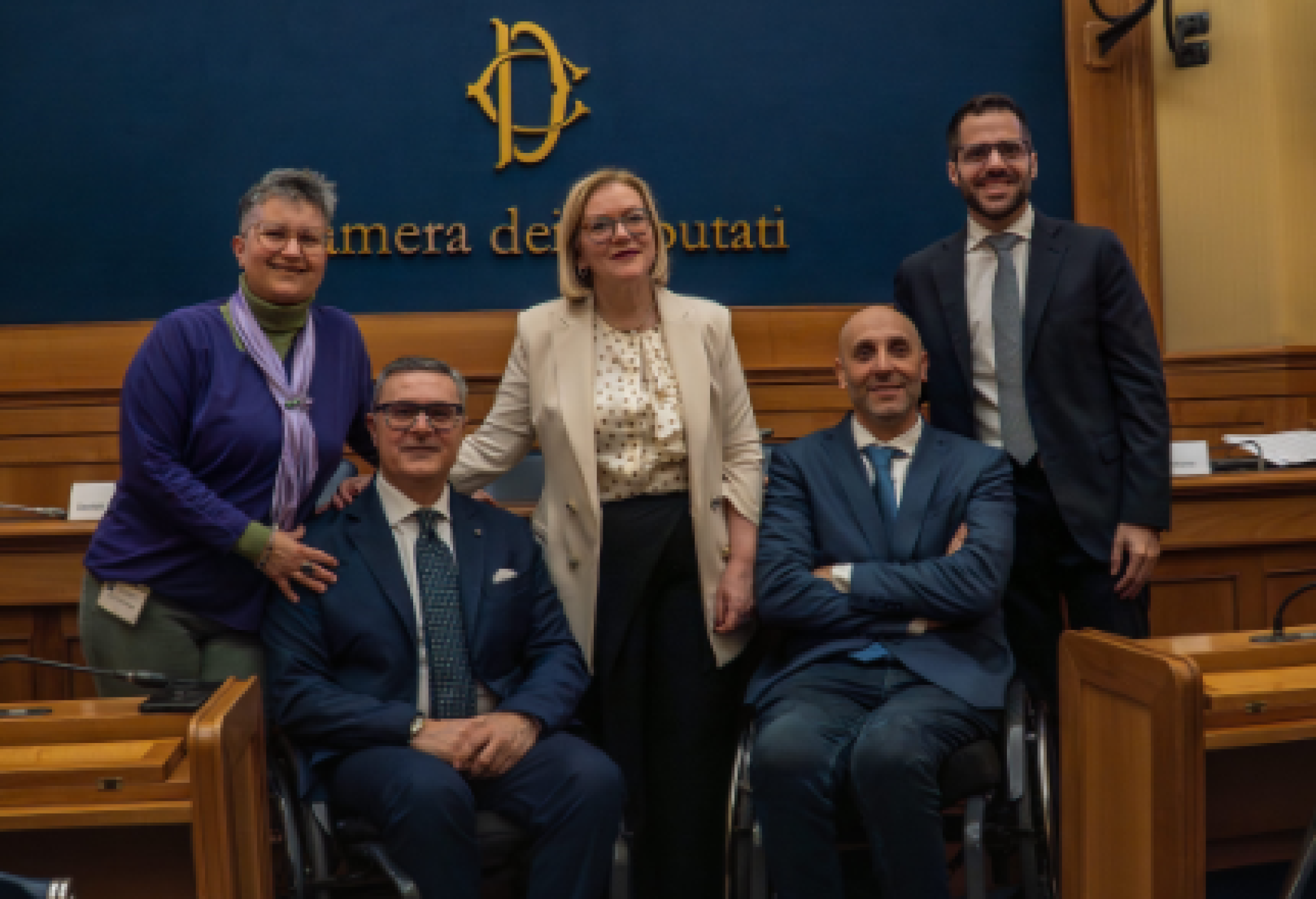Da sinistra (al termine della conferenza stampa alla Camera): Stefania Stellino, presidente dell'Associazione ANGSA Lazio; Vincenzo Falabella, presidente della Federazione FISH; la deputata Ilenia Malavasi; Michele Adamo, segretario nazionale dell'Associazione UILDM; Daniele Francescon, co-fondatore di Serenis