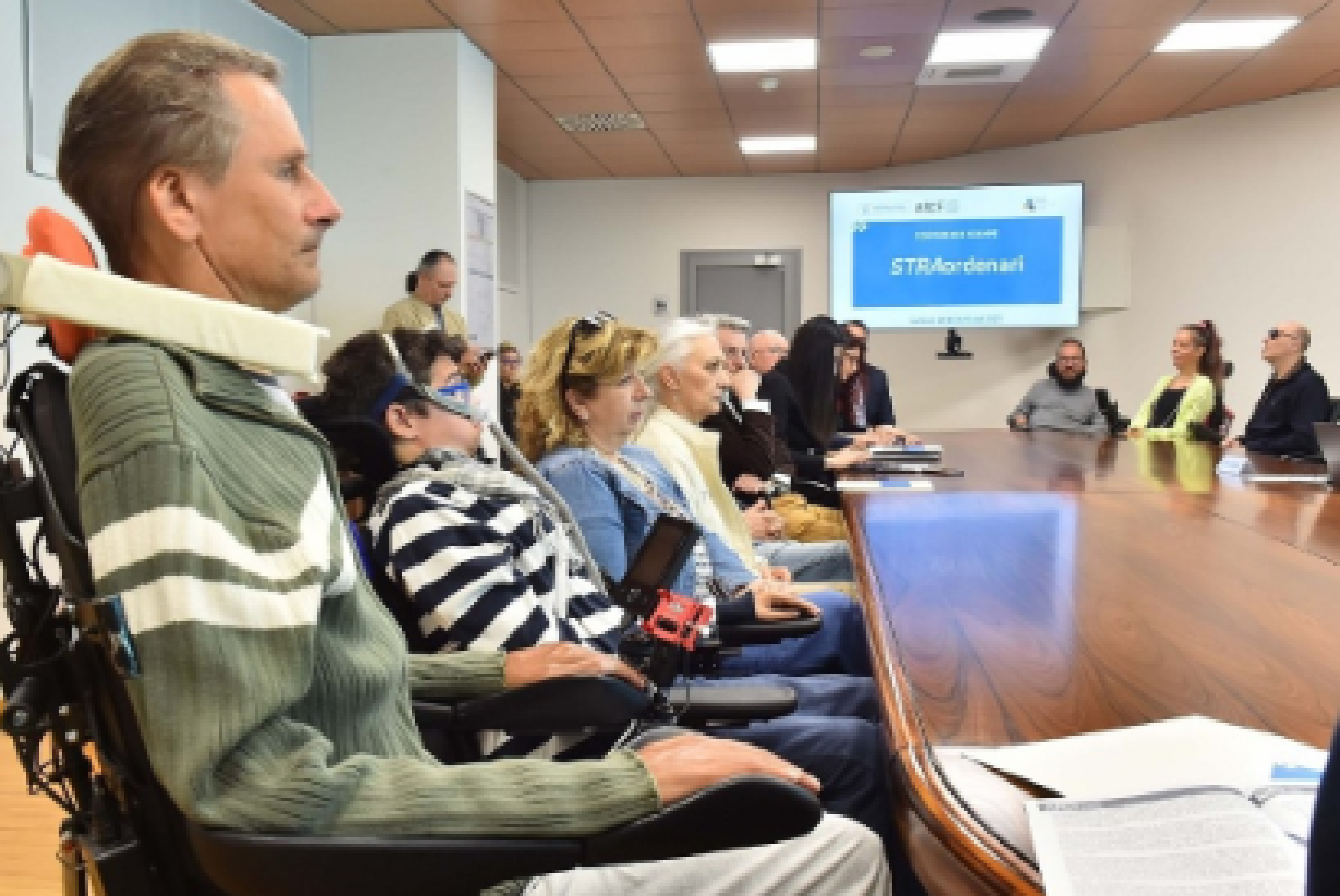 Un'immagine della conferenza stampa della presentazione di "STRAordenari", con la partecipazione delle persone con disabilità protagoniste delle varie storie
