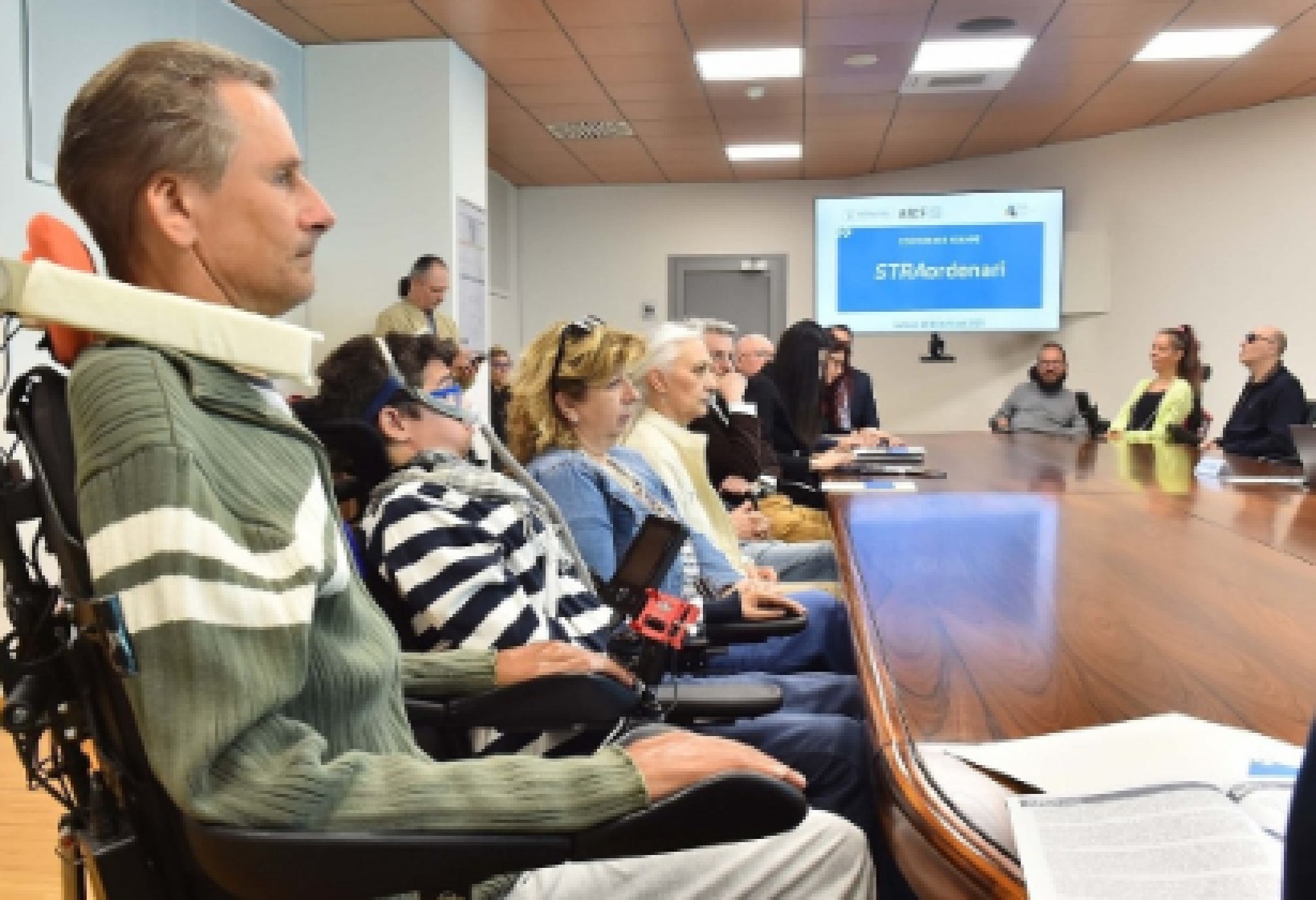 Un'immagine della conferenza stampa della presentazione di "STRAordenari", con la partecipazione delle persone con disabilità protagoniste delle varie storie