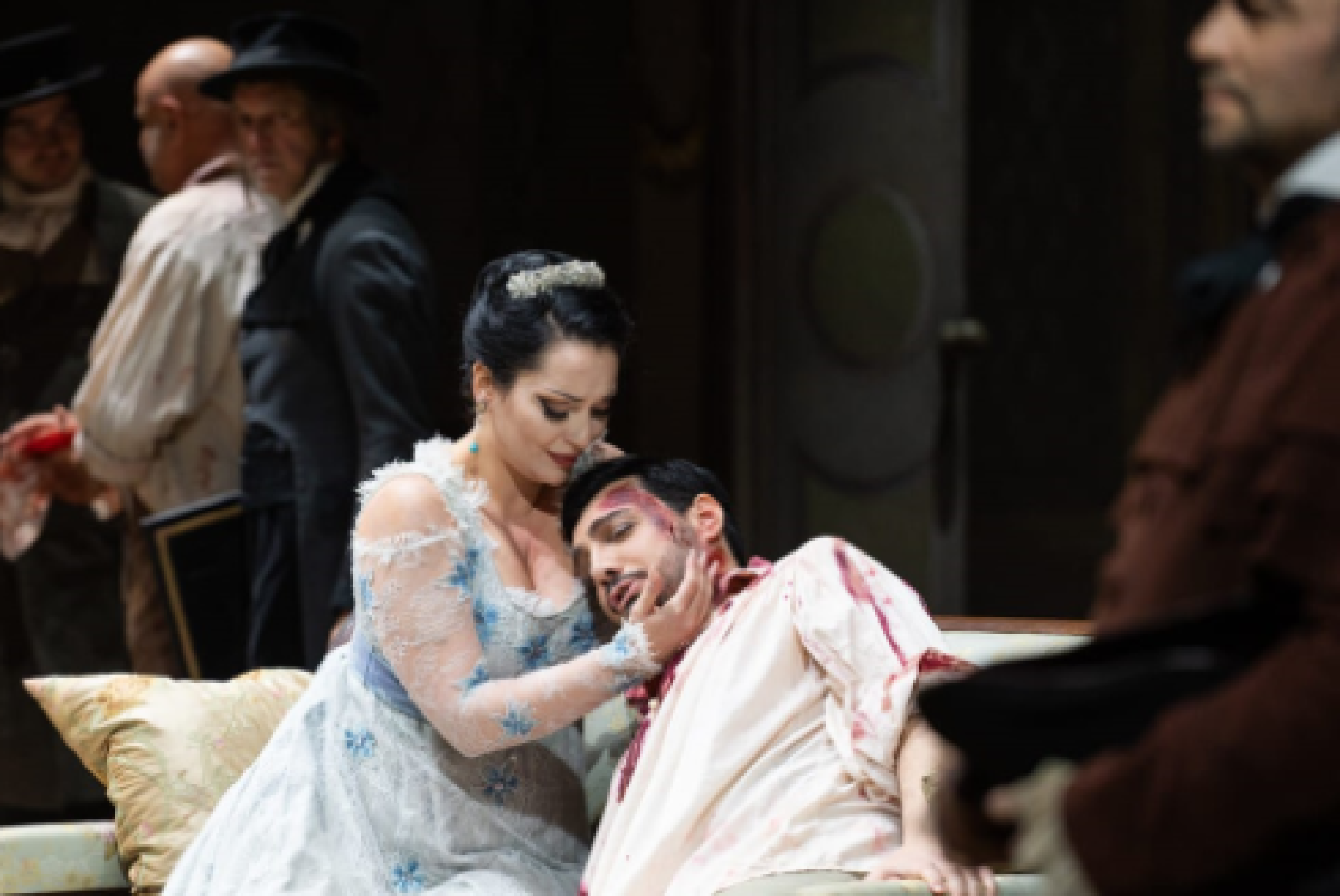 Un'immagine della rappresentazione di "Tosca" al Teatro Carlo Felice di Genova, resa accessibile alle persone con disabilità visive